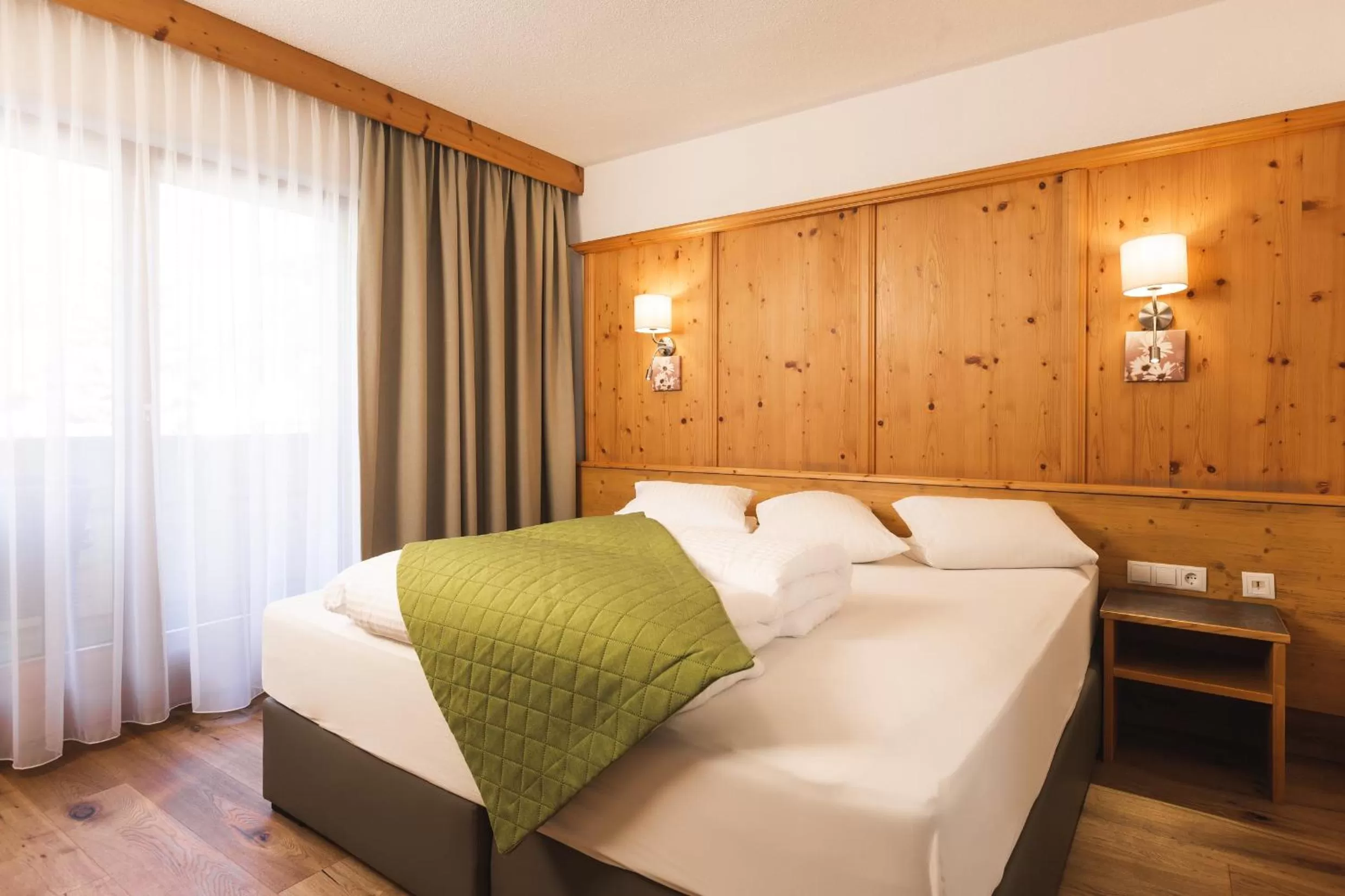 Photo of the whole room, Bed in Hotel Enzian