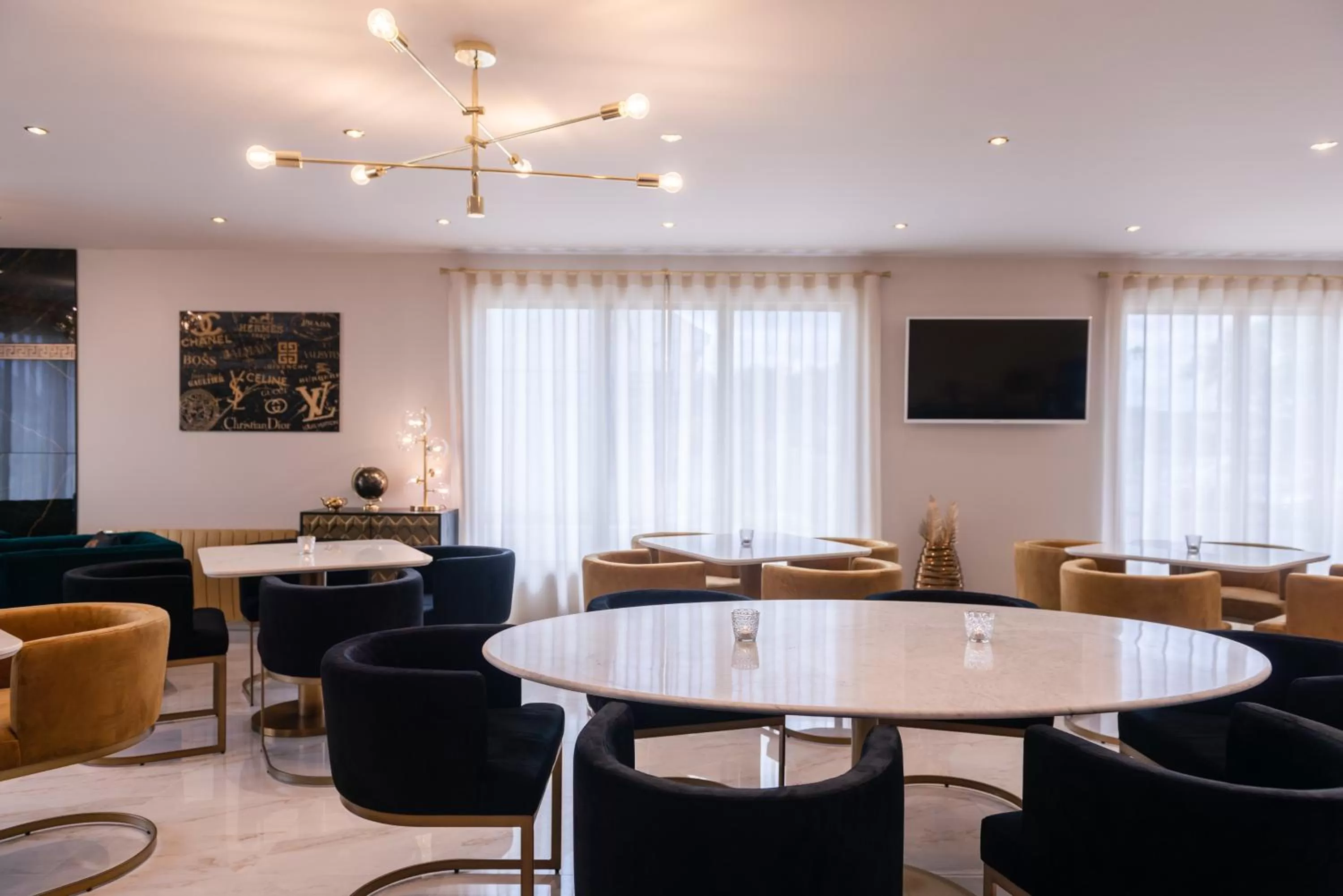 Lounge or bar in The Originals City, Hôtel Rennes Sud