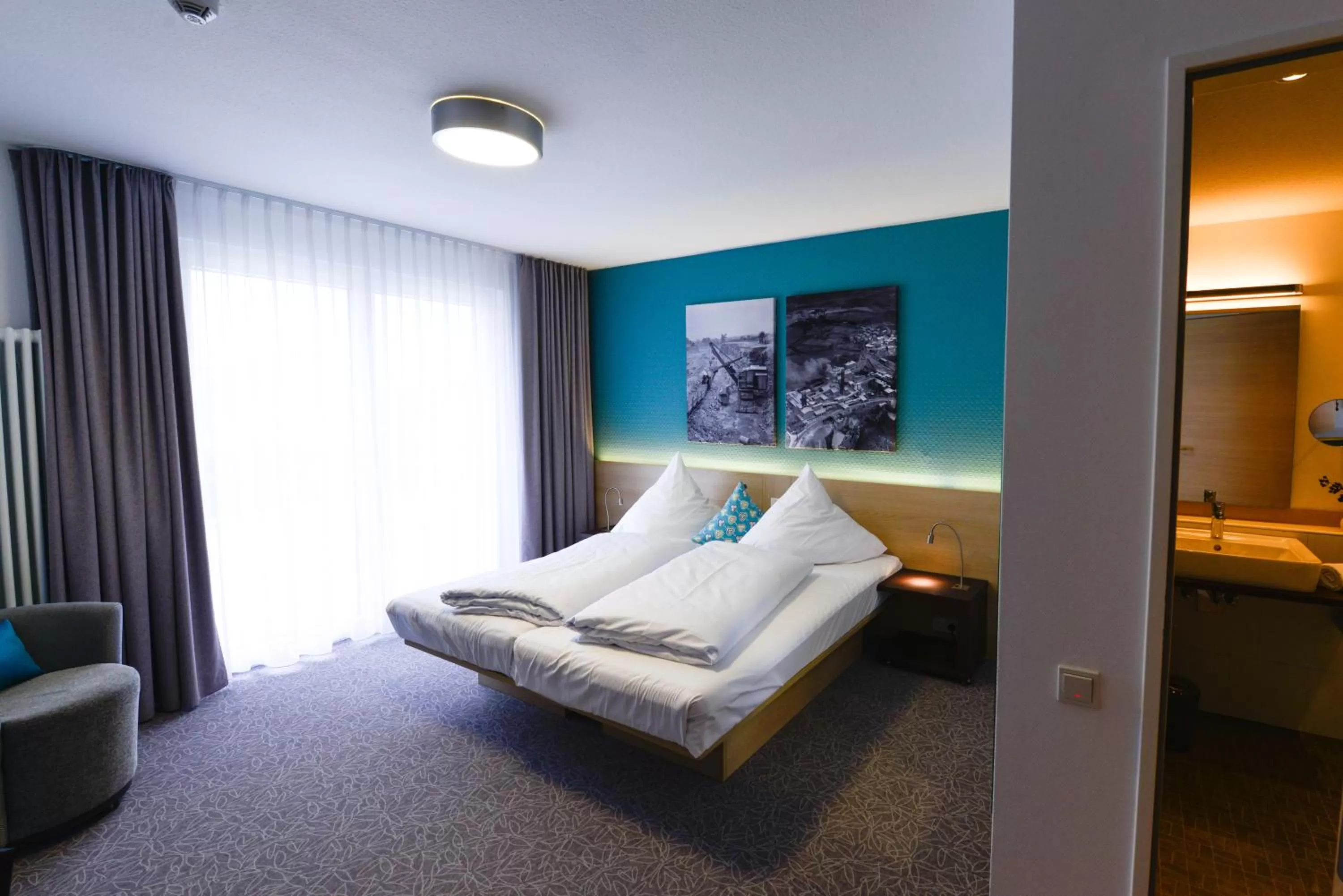 Day, Bed in Hotel Am Markt