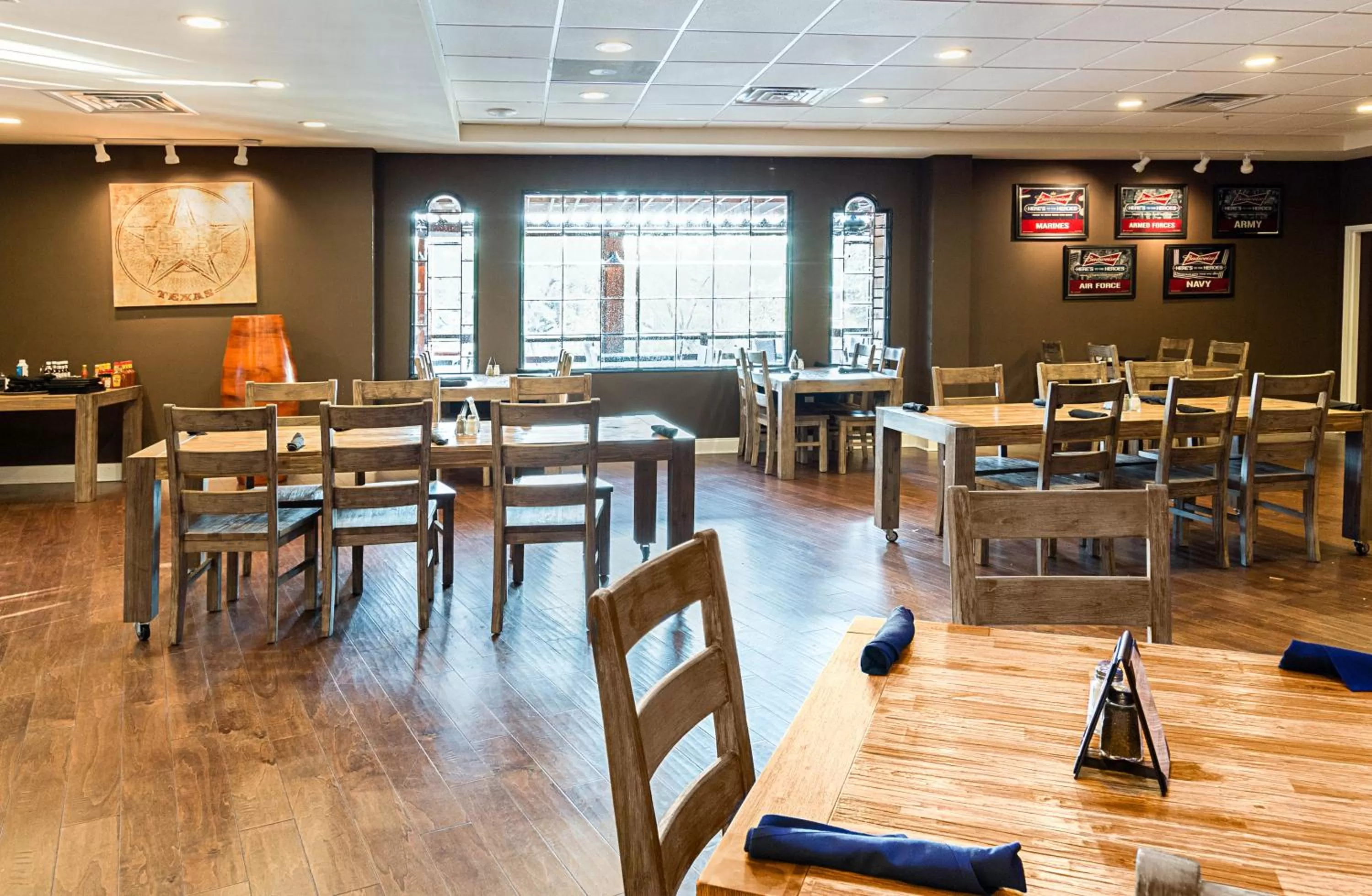 Dining area in Clarion Hotel San Angelo near Convention Center