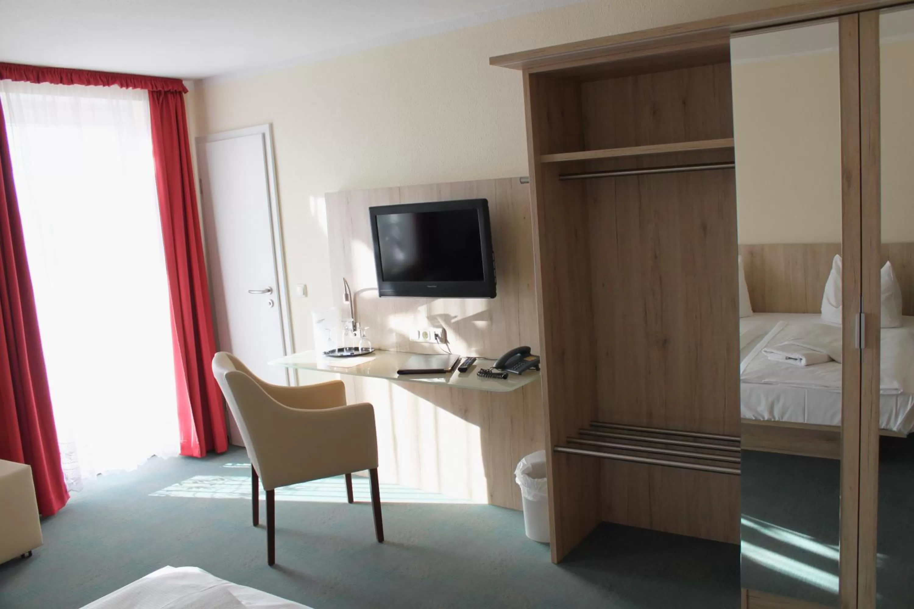 Bathroom, TV/Entertainment Center in Hotel Villa Elisabeth