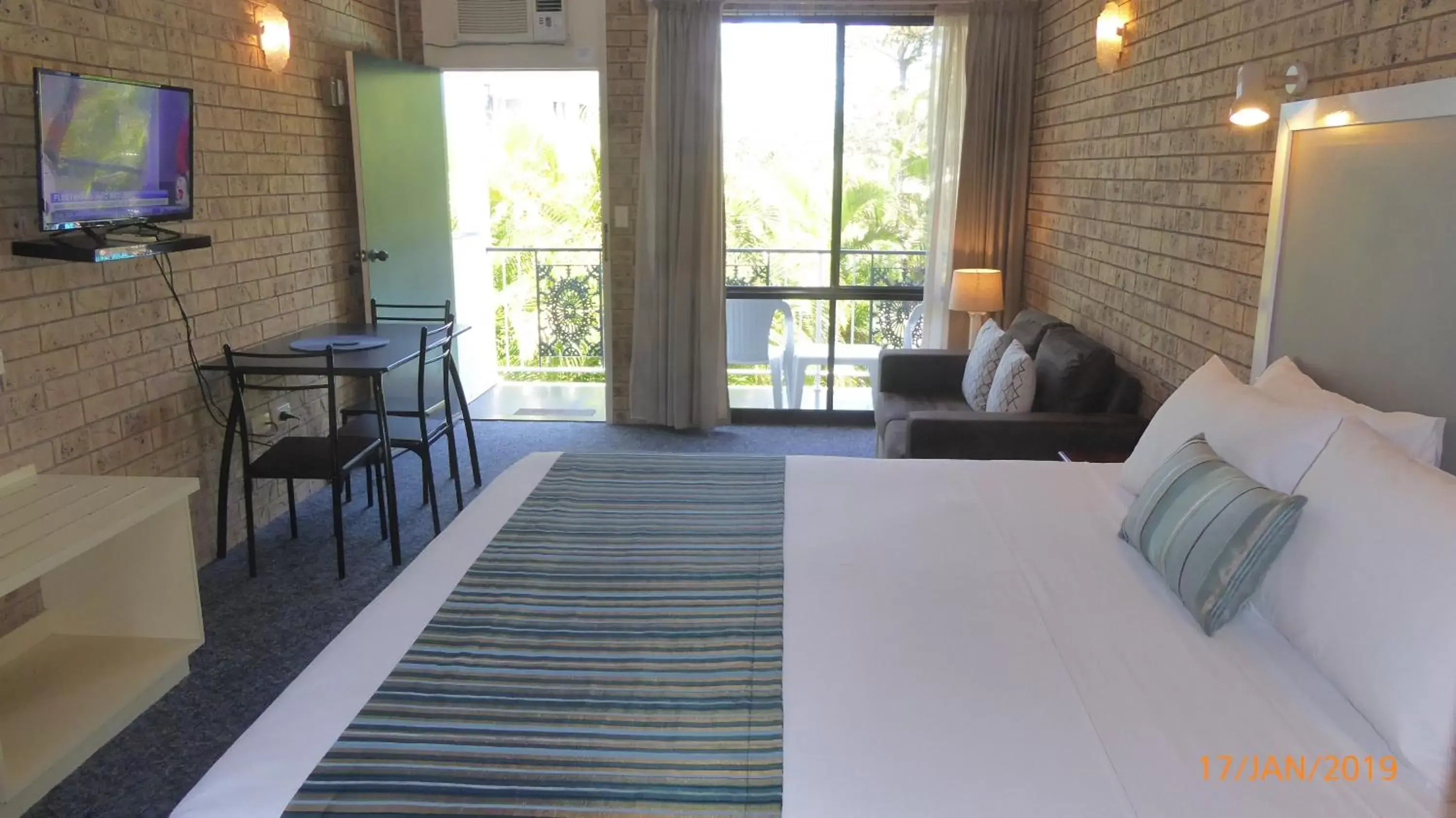 Queen Suite - Non-Smoking in Tower Court Motel - adults only haven Queen Suite - Non-Smoking in Tower Court Motel - adults only haven