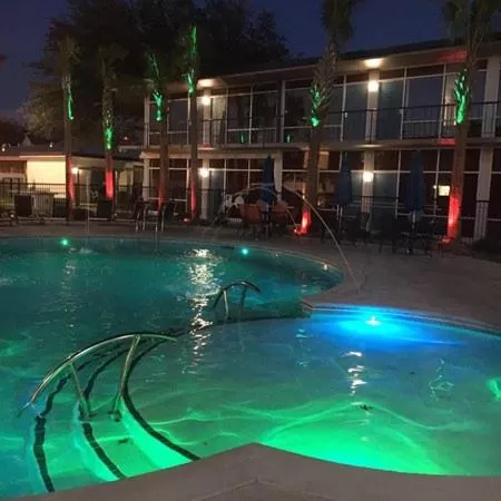 Swimming pool in Mother Earth Motor Lodge
