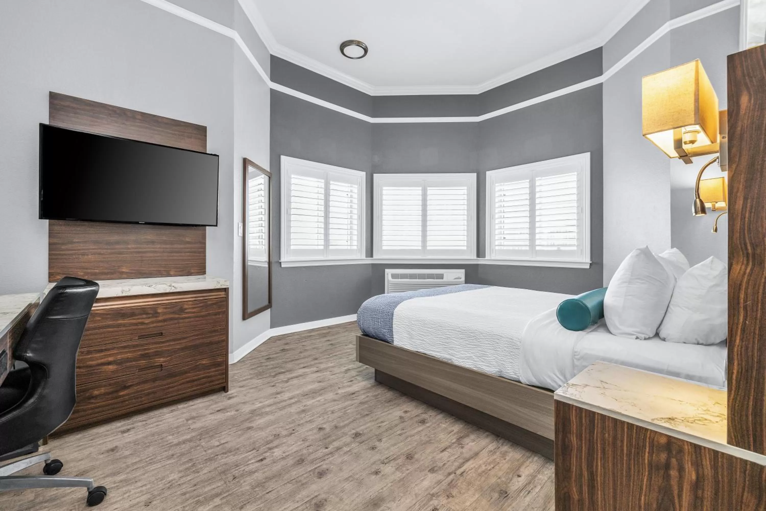 Bed in Inn at Rockaway San Francisco Pacifica