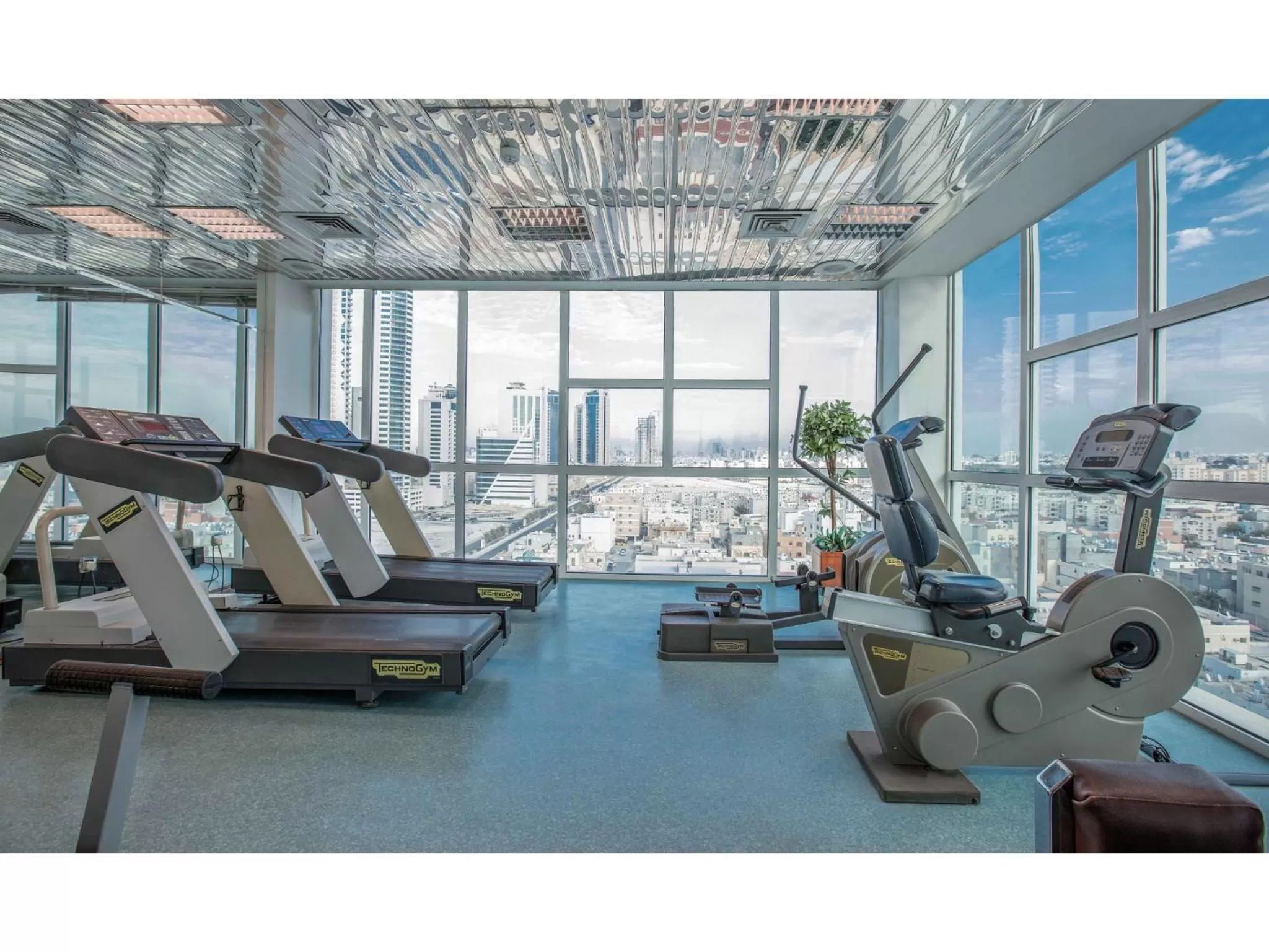 Fitness centre/facilities in Gulf Court Hotel