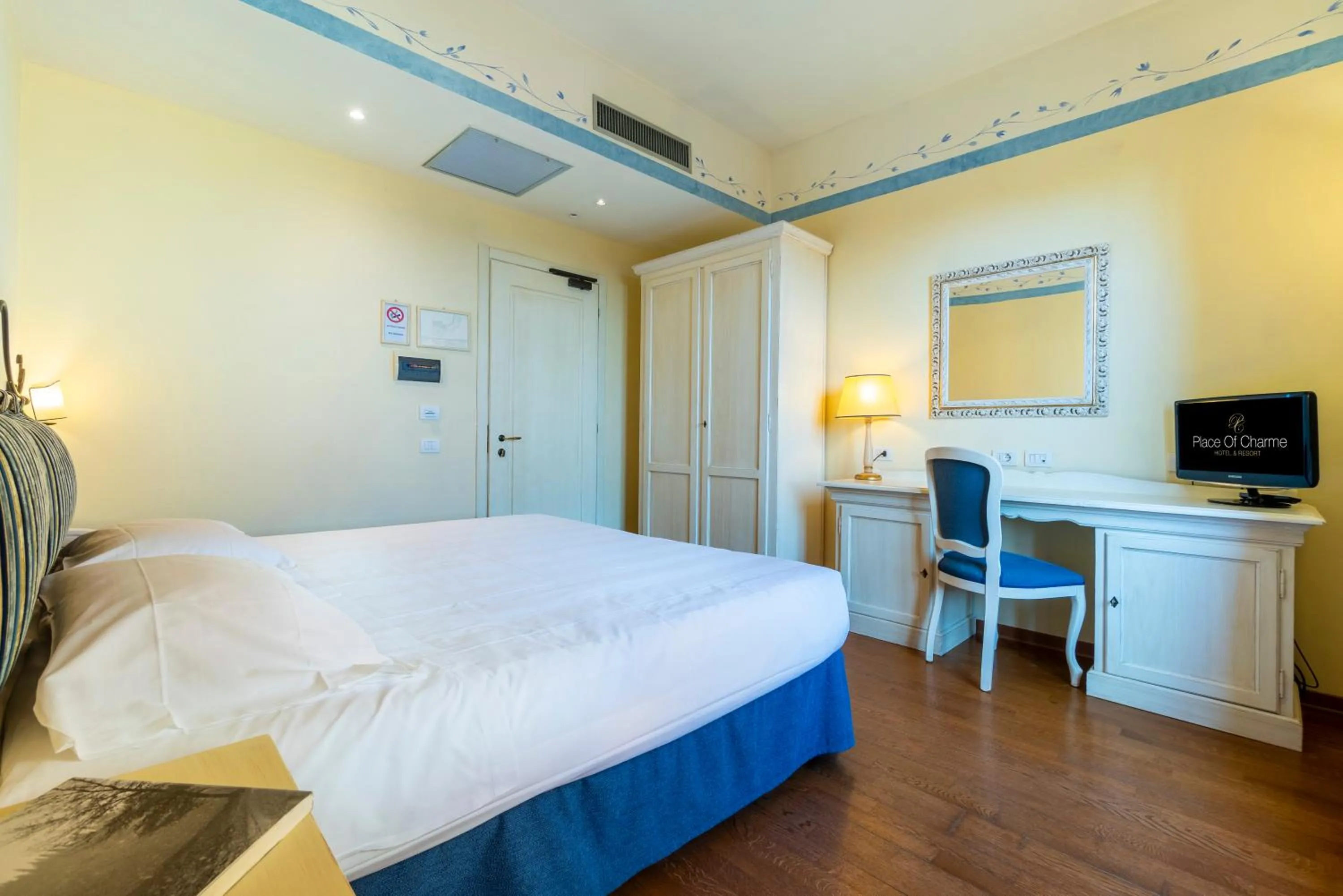 Bed in Hotel Borgo Di Cortefreda - Place of Charme