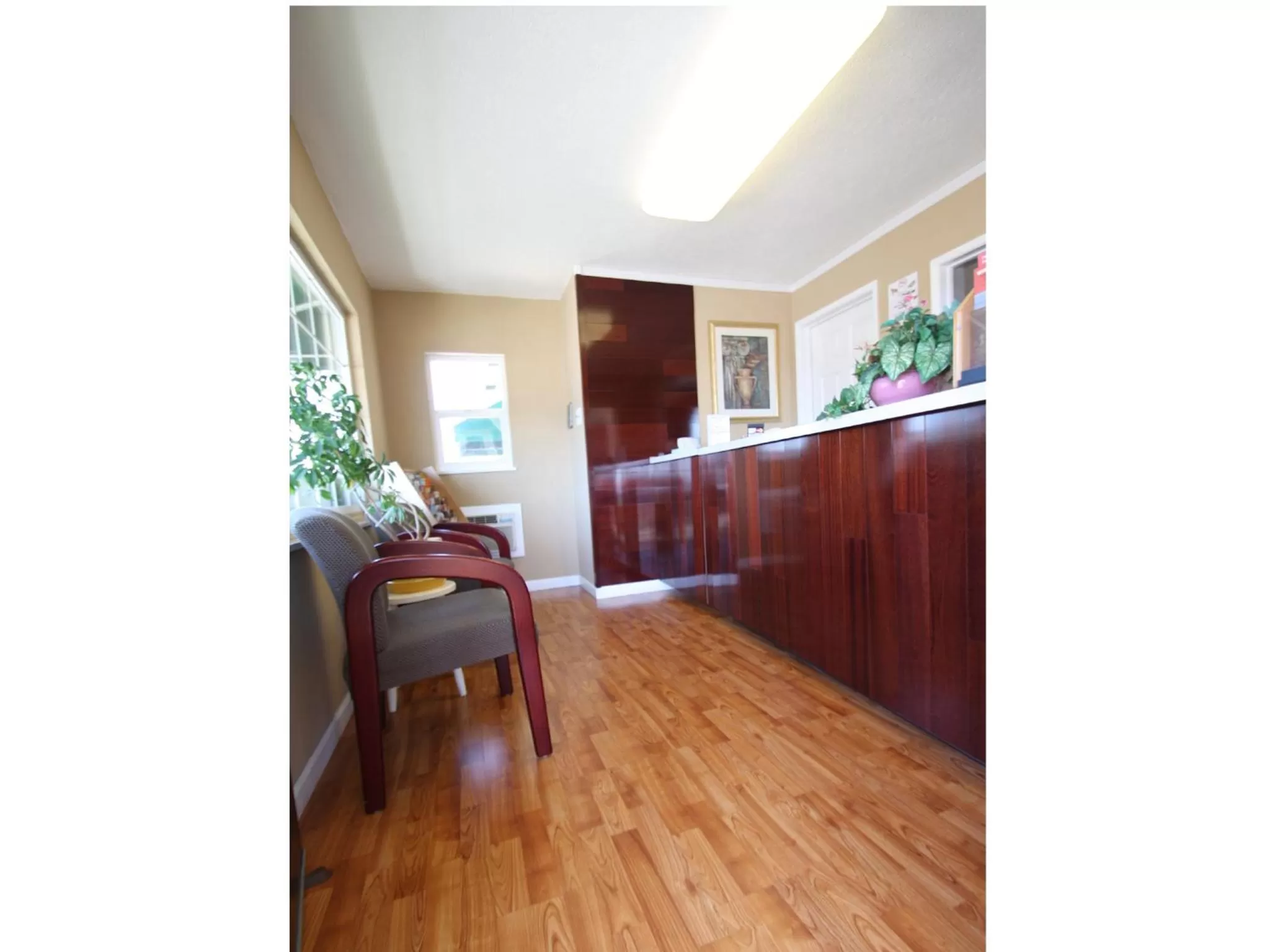 Lobby or reception, Bed in Redwood Inn