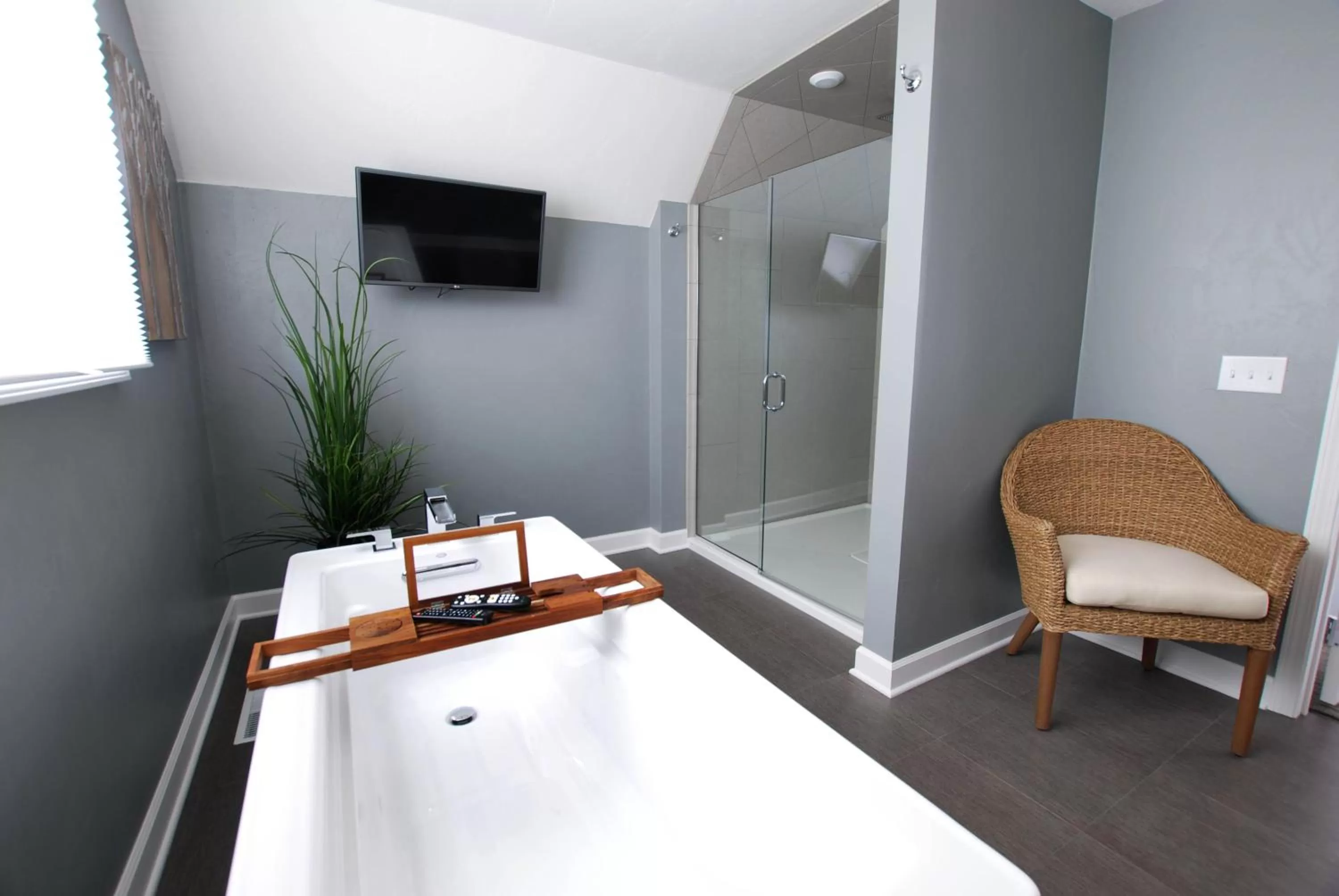 Hot Tub in Homestead Suites - Fish Creek