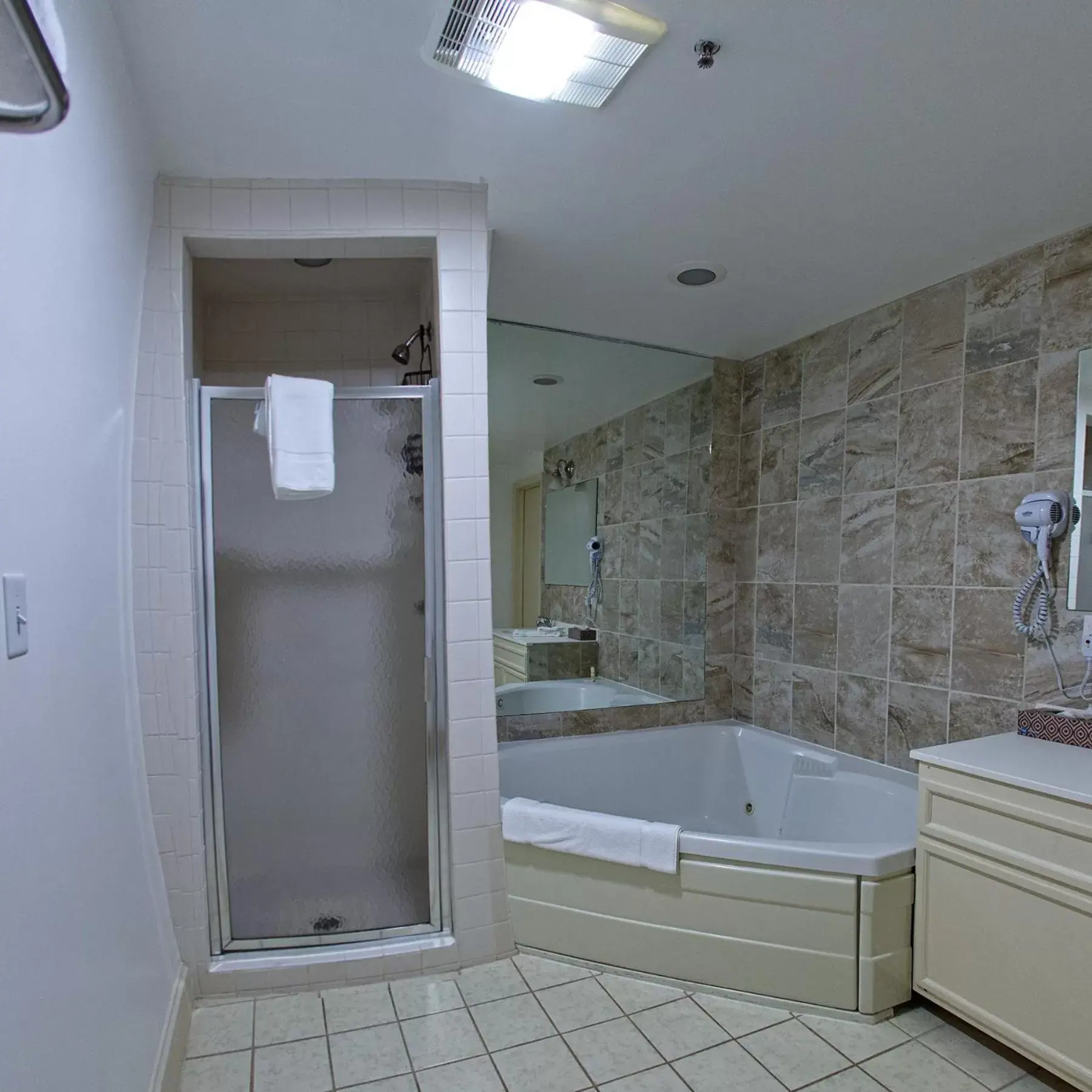 Queen Room in McCoy's Inn Queen Room in McCoy's Inn