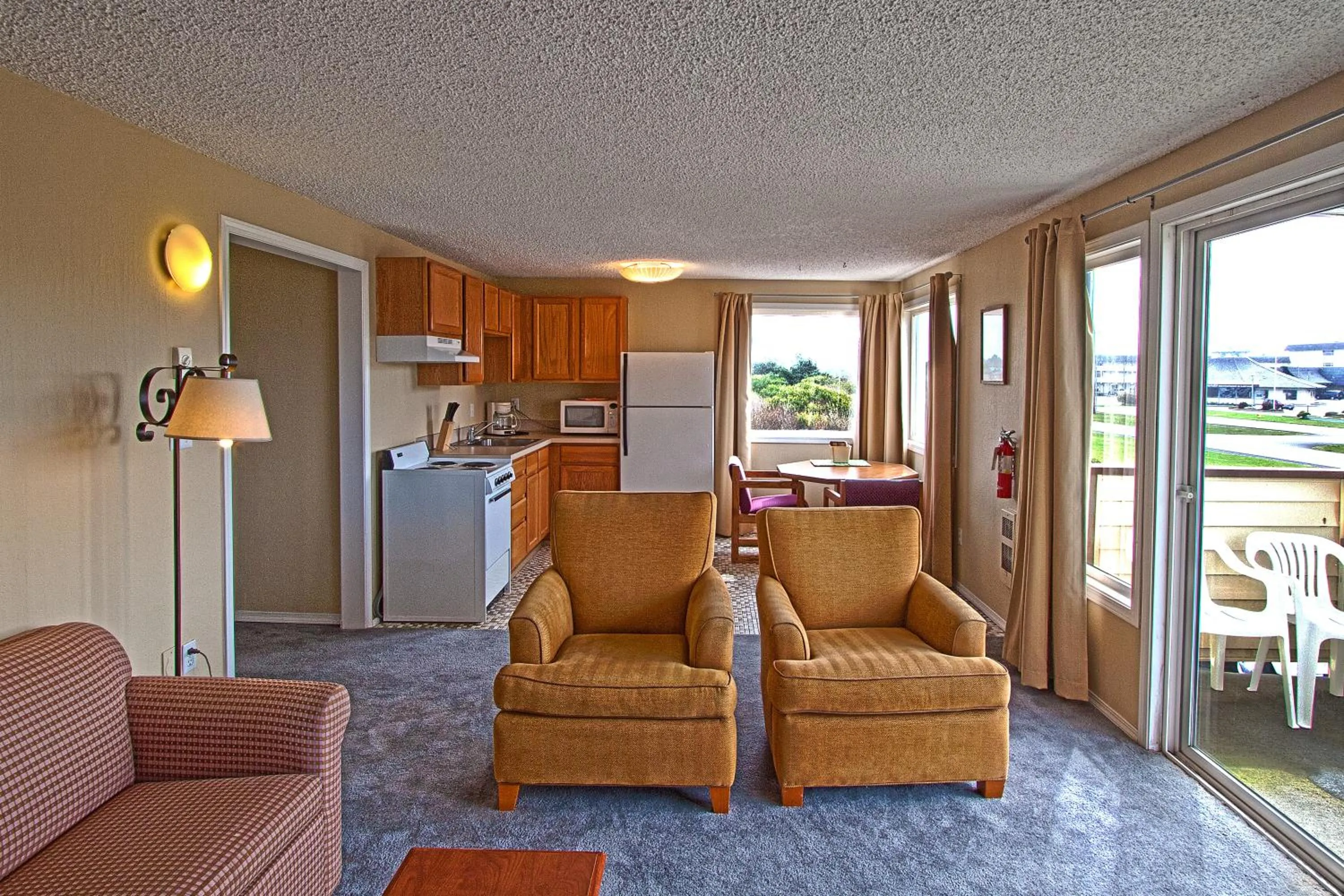 Living room in Ocean Shores Inn & Suites