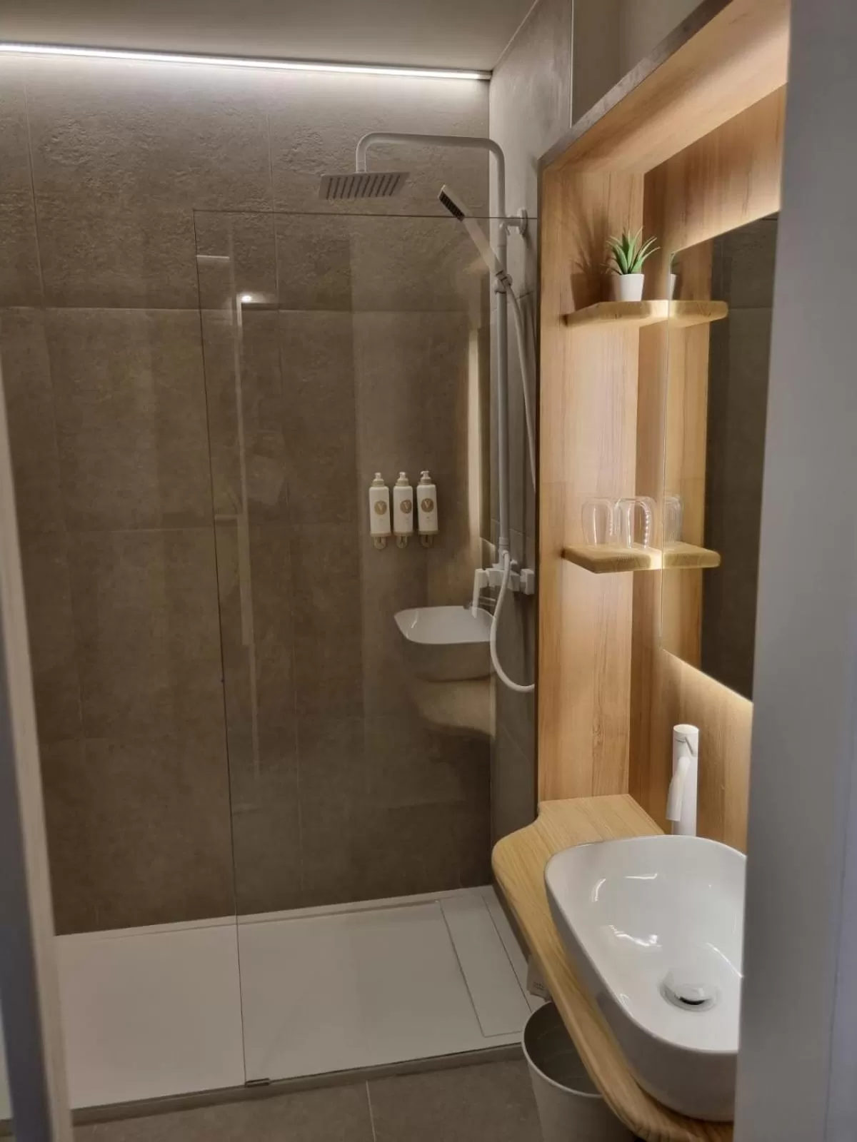 Bathroom in Reina Victoria Velázquez