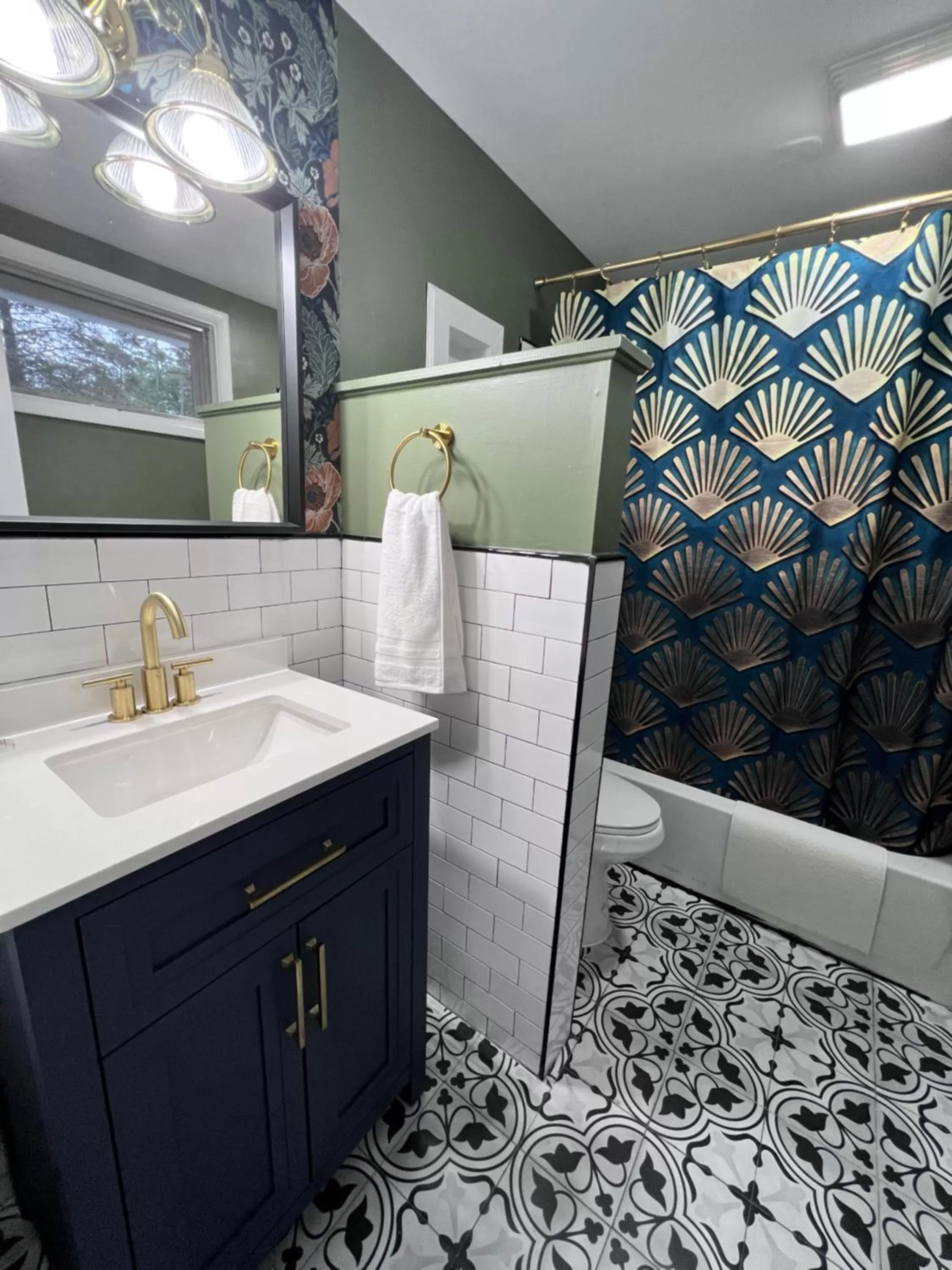 Bathroom in Great Gatsby Motel Inn