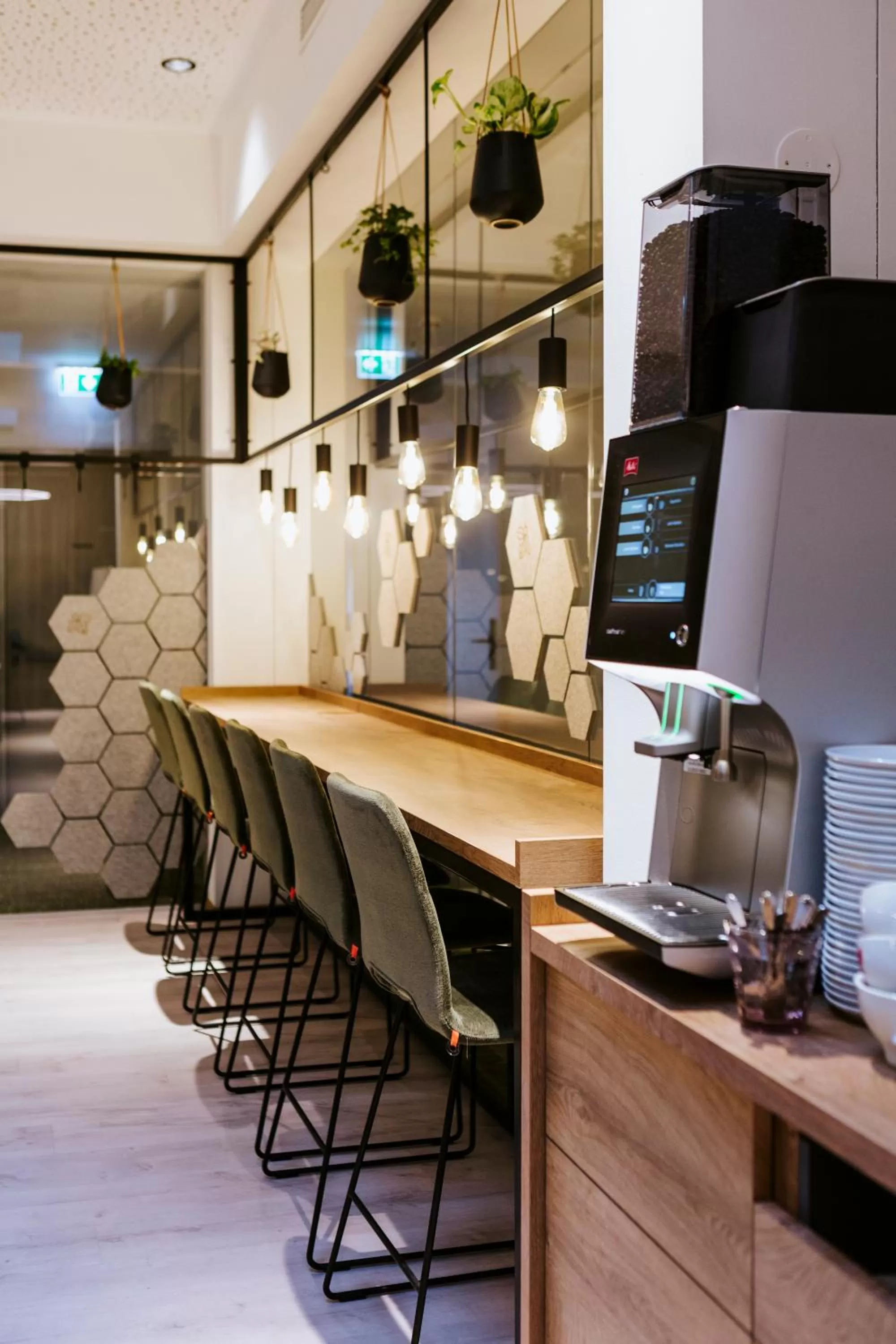 Breakfast, TV/Entertainment Center in BEE GREEN Linz Self-Check-in-Hotel