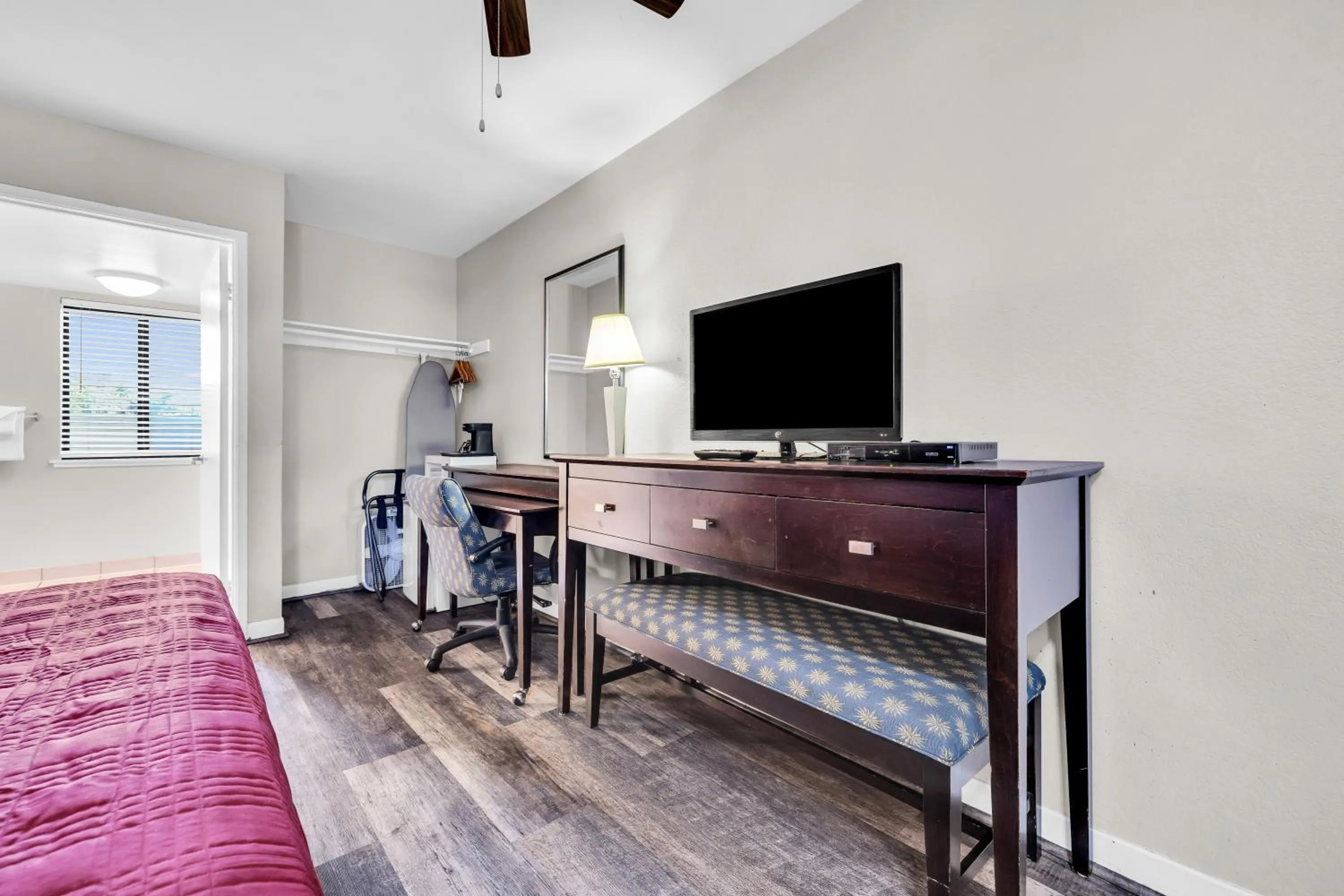 Bed in Bay Breeze Inn