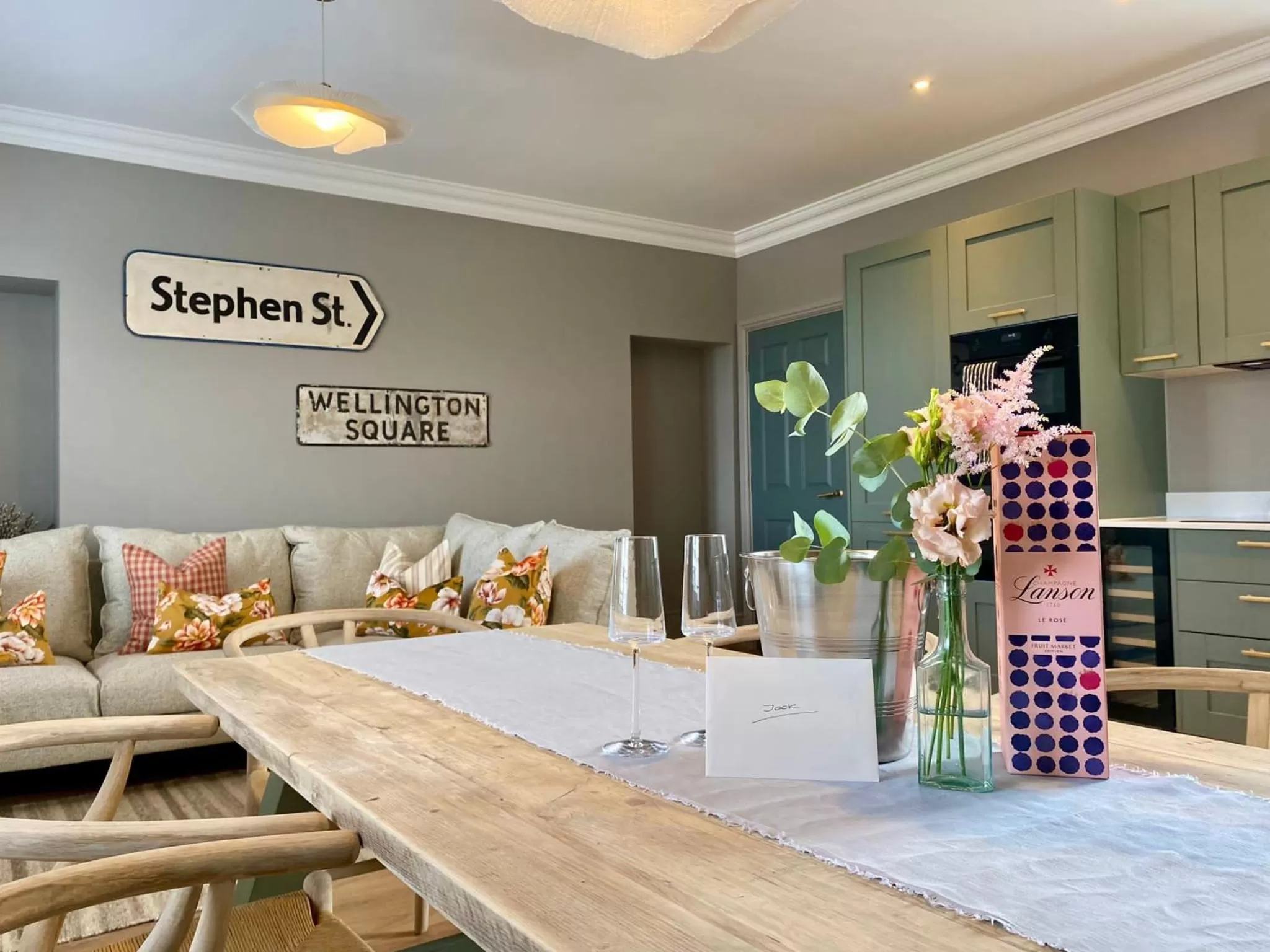 Kitchen or kitchenette in Railway House York by Chateau Anna