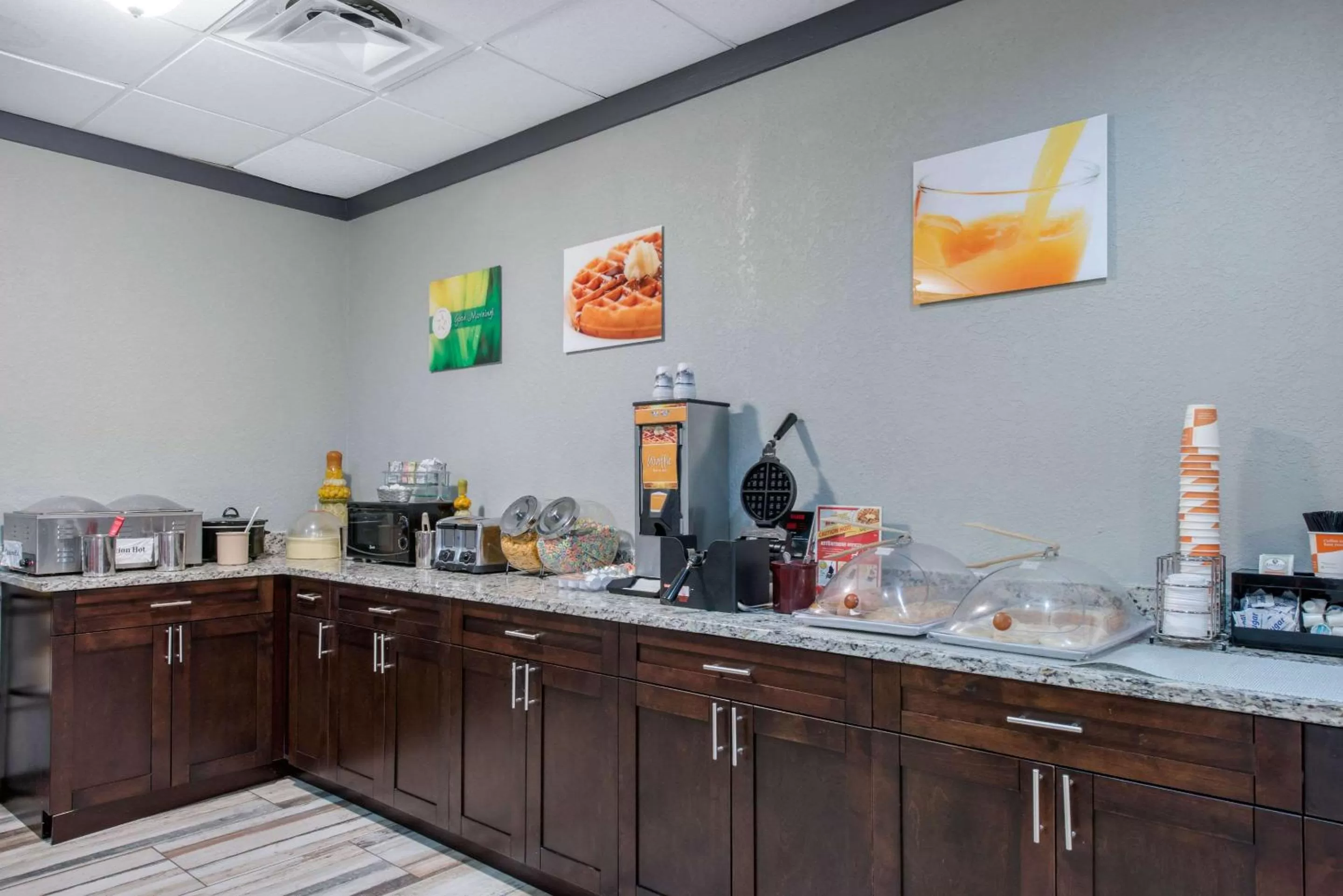 Restaurant/places to eat in Quality Inn & Suites Brooksville I-75-Dade City
