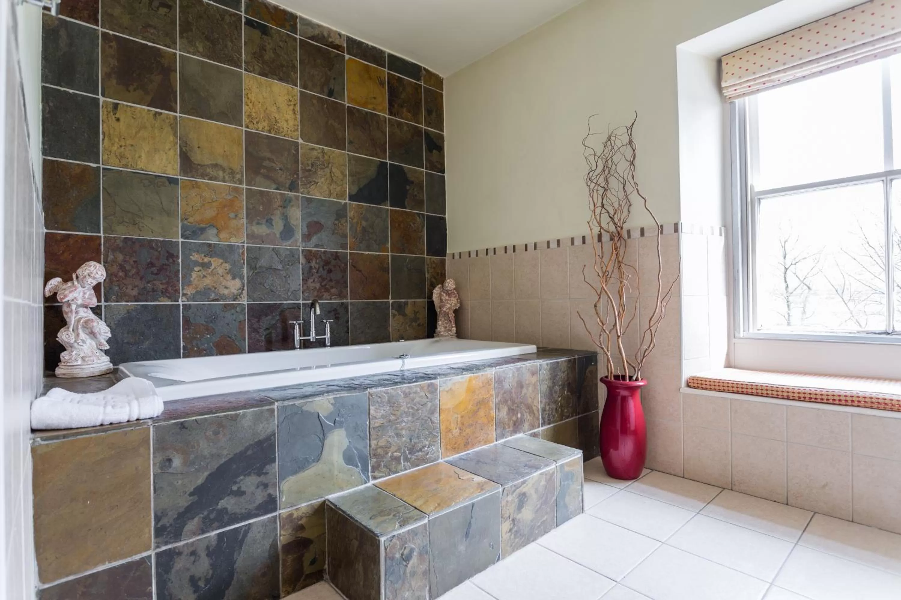 Bathroom in Tennant Arms Hotel