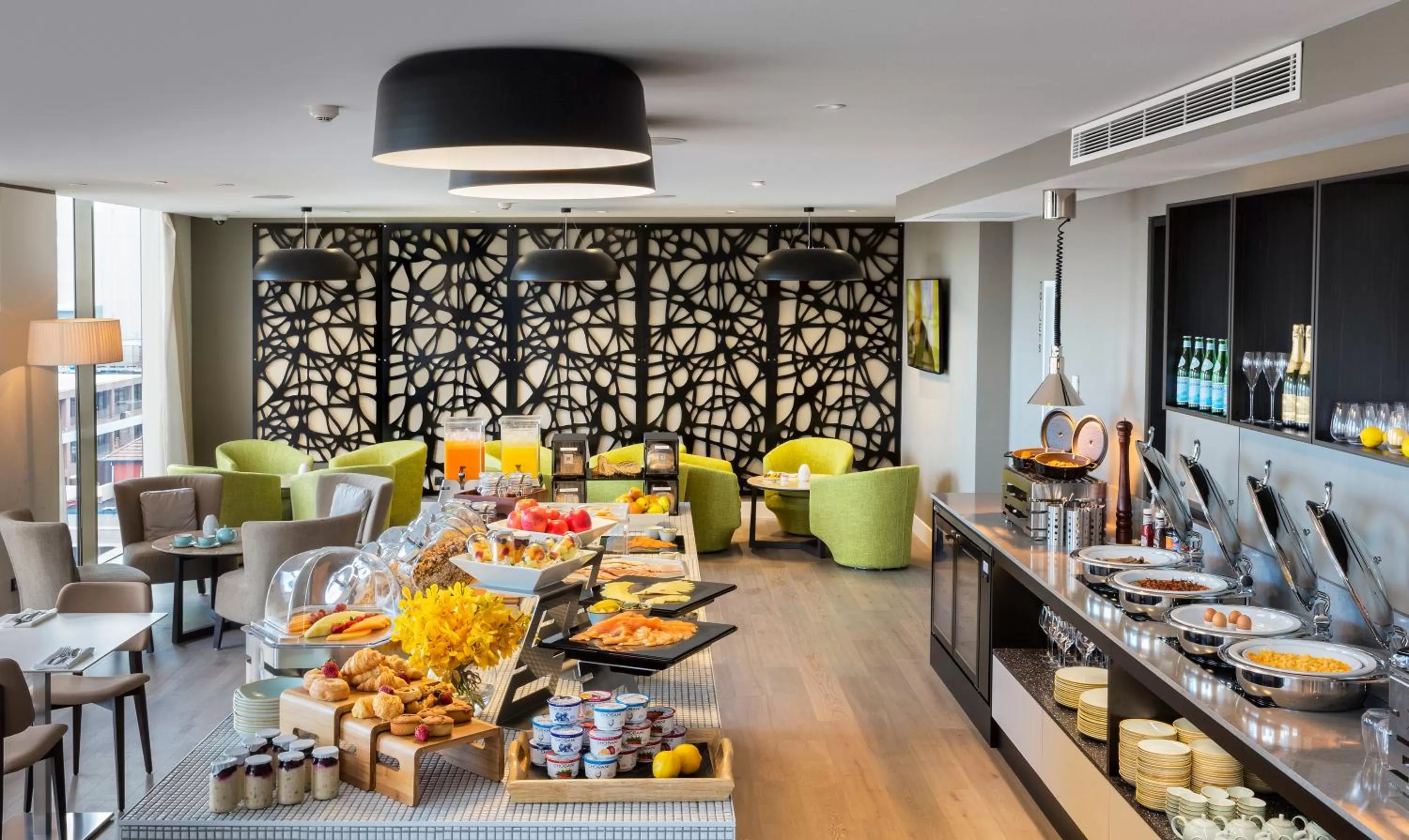 Food and drinks in PARKROYAL Parramatta