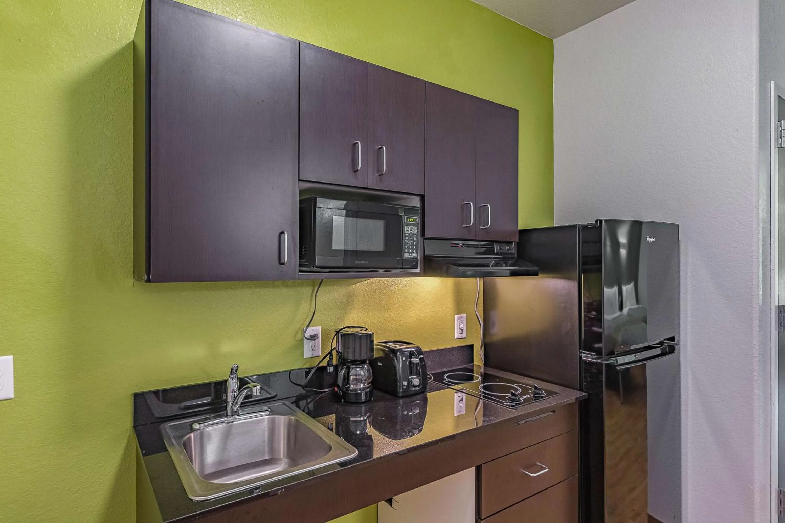 Kitchen or kitchenette in Studio 6 New Braunfels, Tx