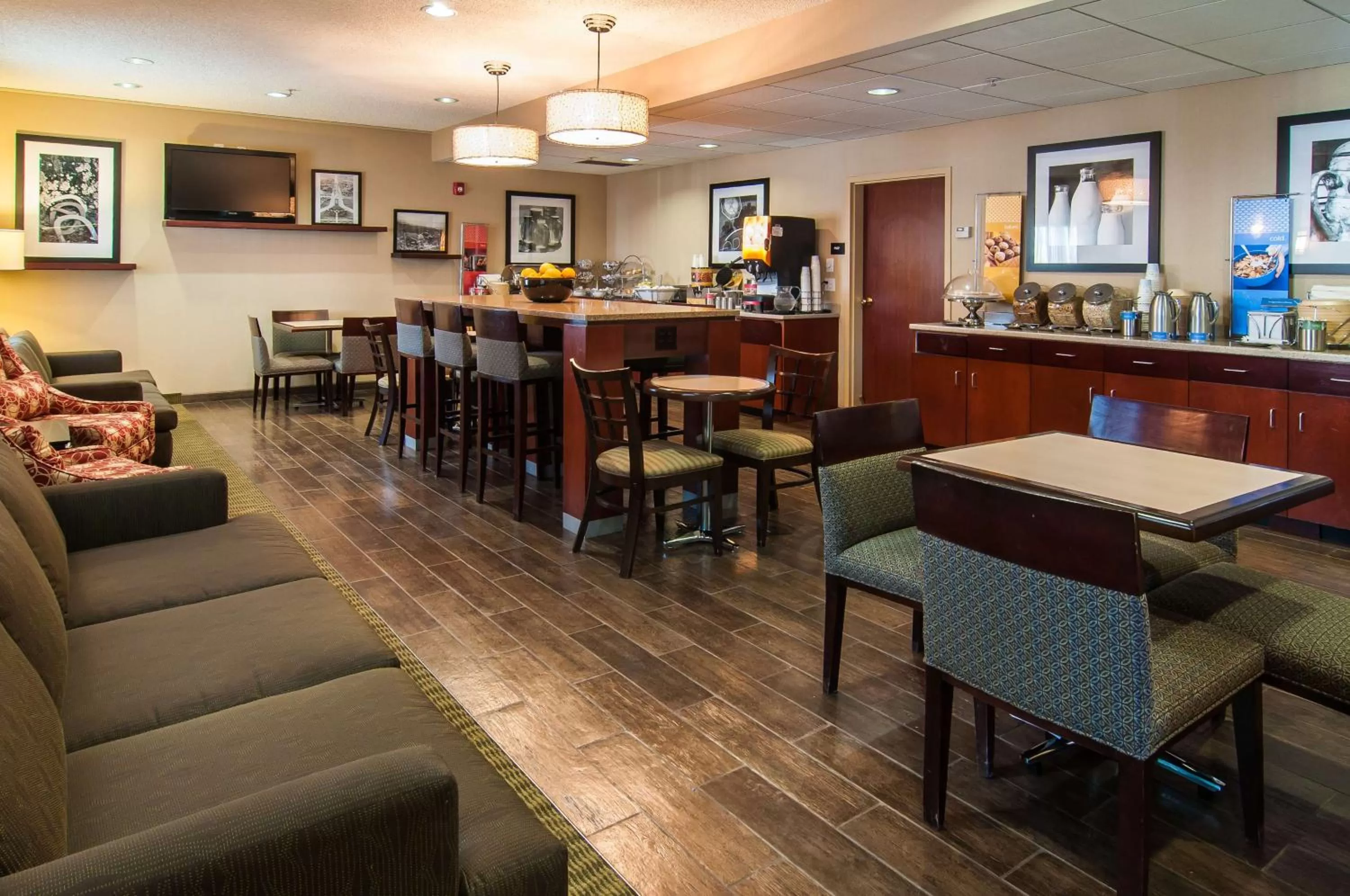 Restaurant/places to eat in Hampton Inn Boise - Airport