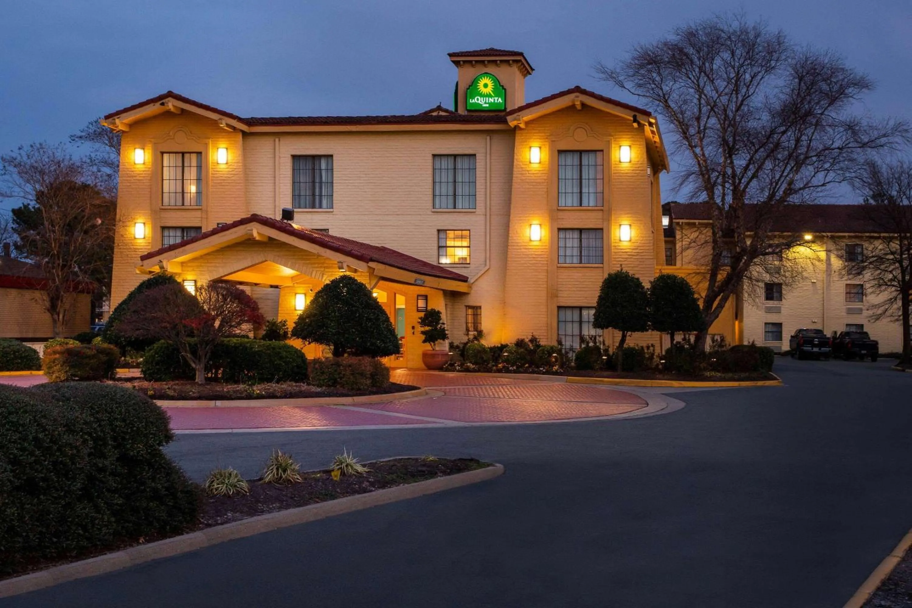 Property building in La Quinta Inn by Wyndham Norfolk Virginia Beach