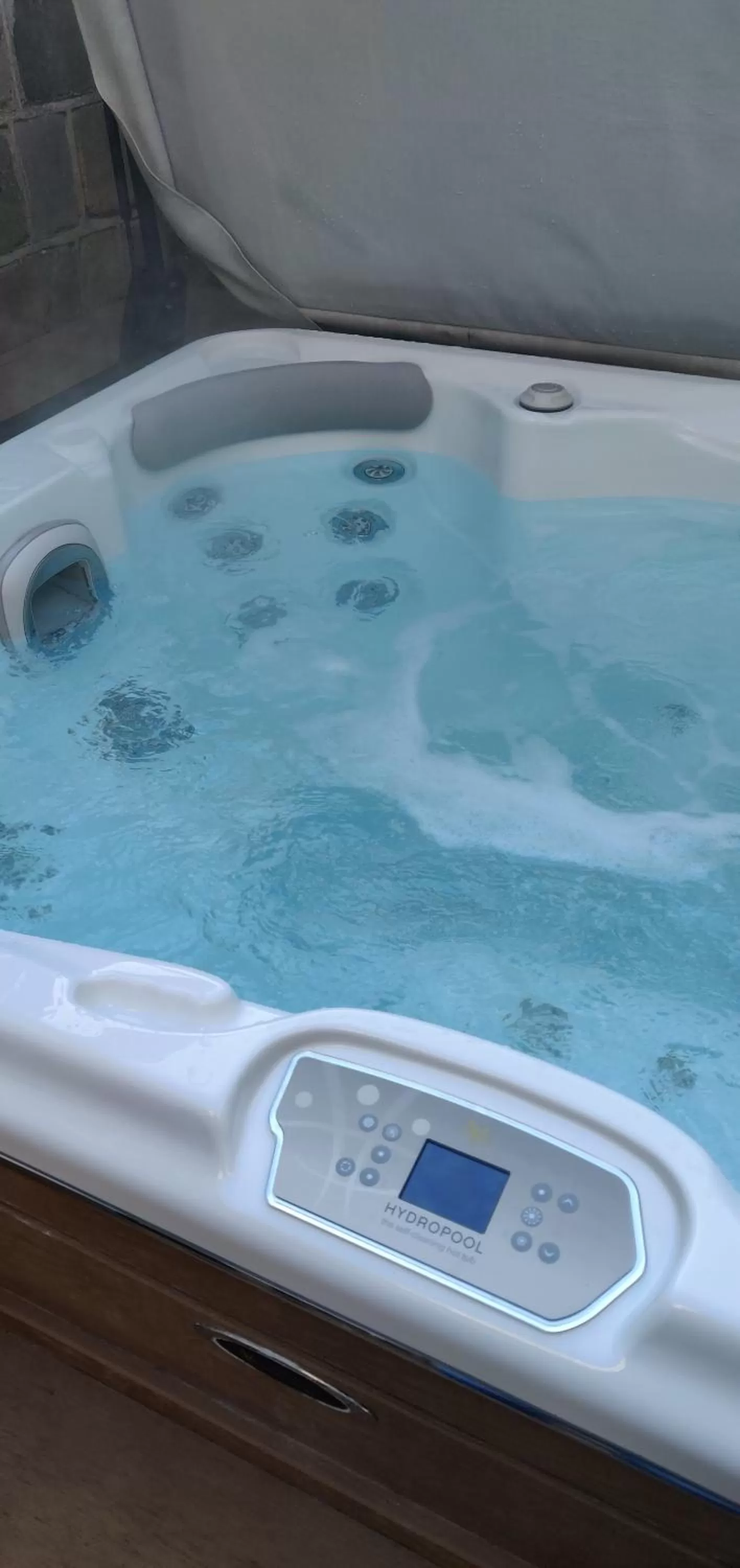 Property building in Teardrop Cottage