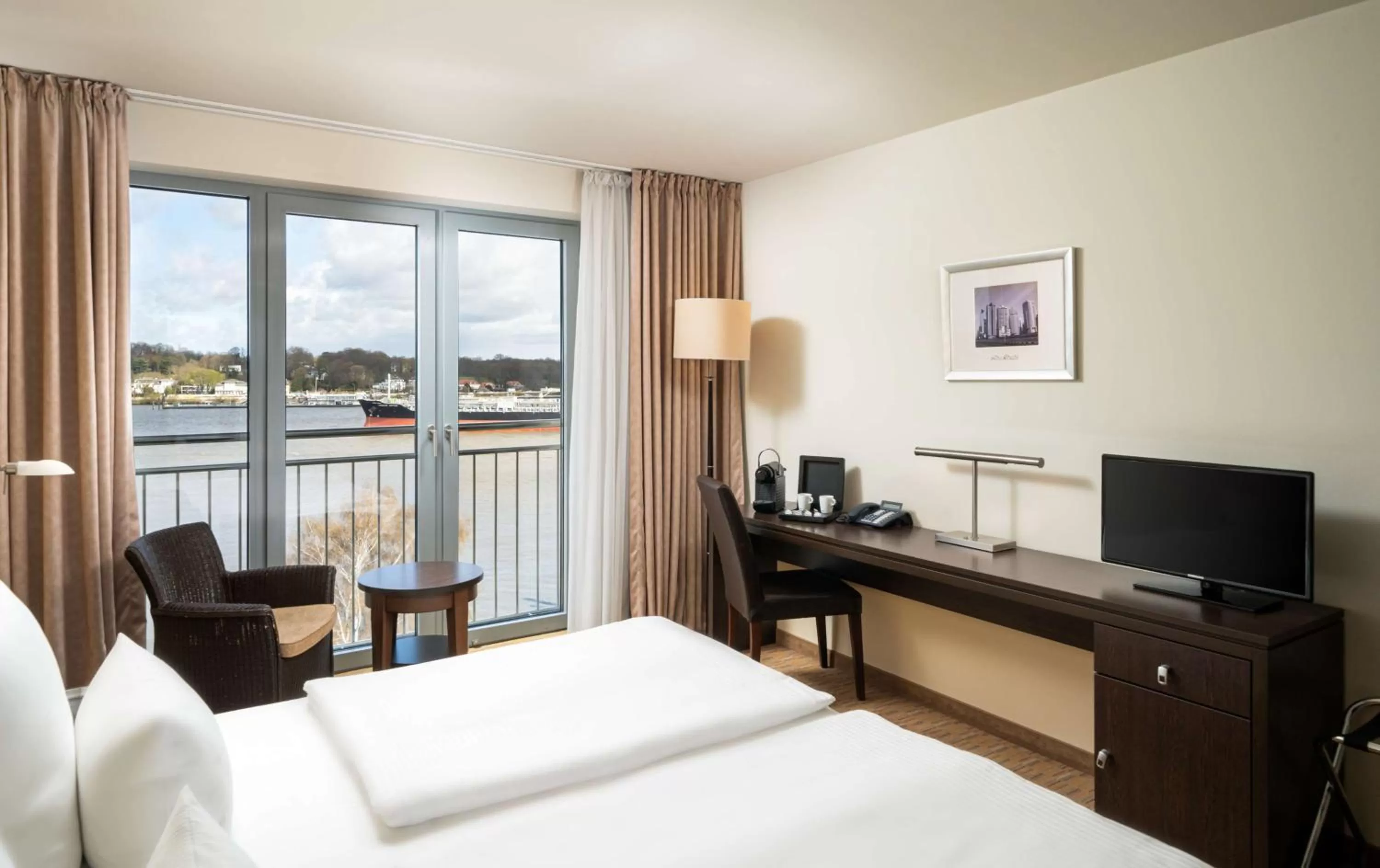 Bedroom, Bed in elaya hotel hamburg finkenwerder