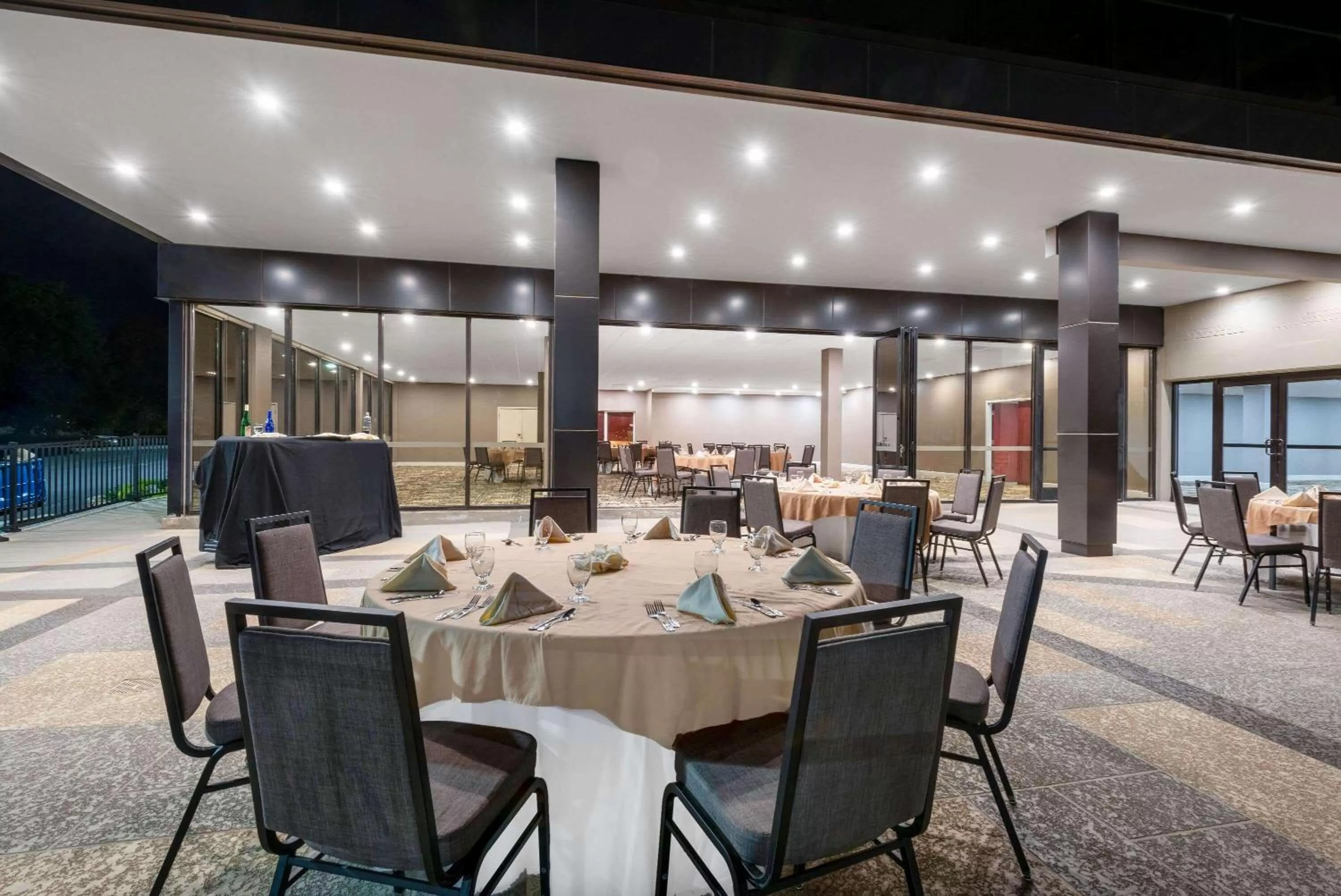 Patio in Wyndham Lancaster Resort and Convention Center