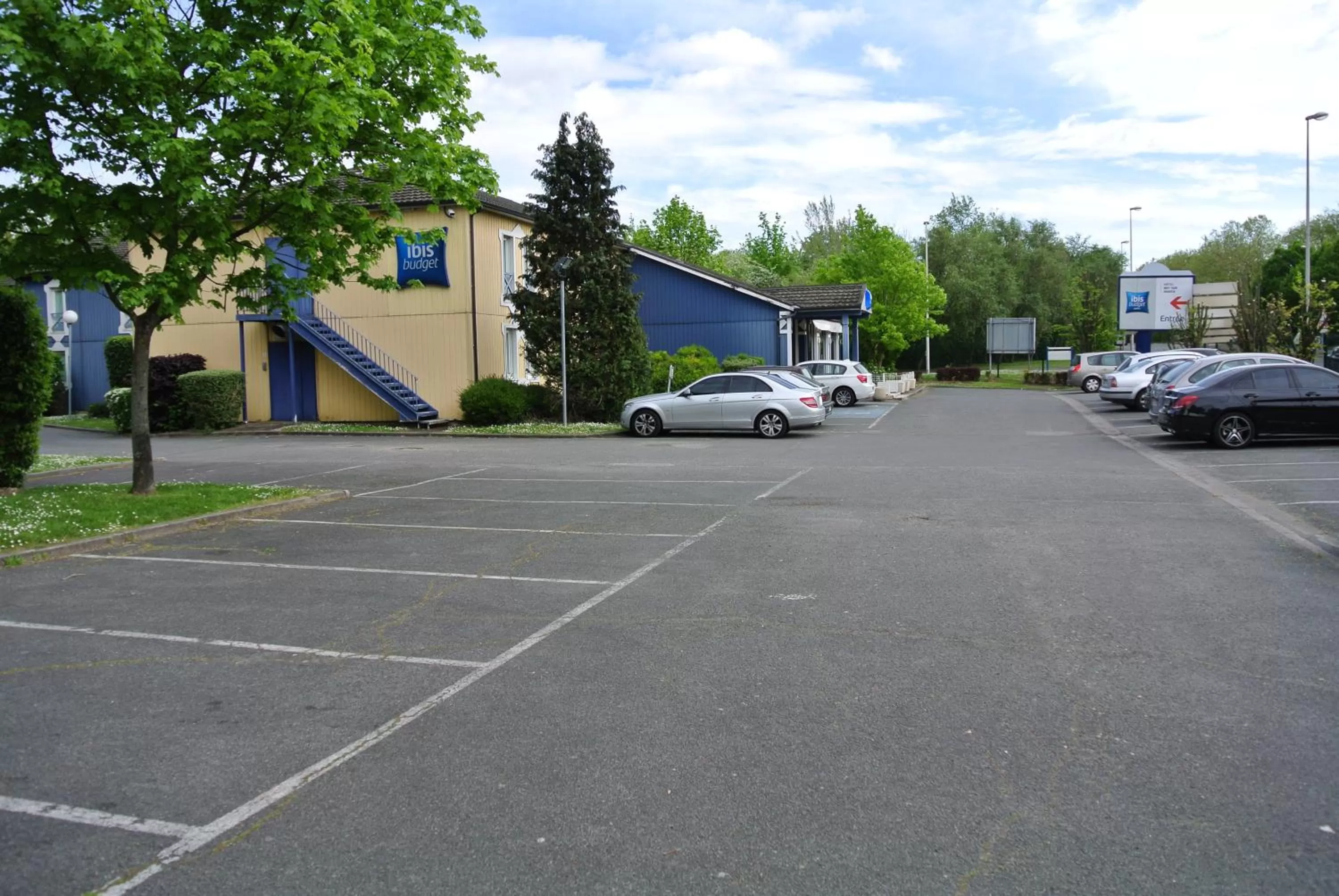 Facade/entrance in ibis budget Marne la Vallée Bry sur Marne