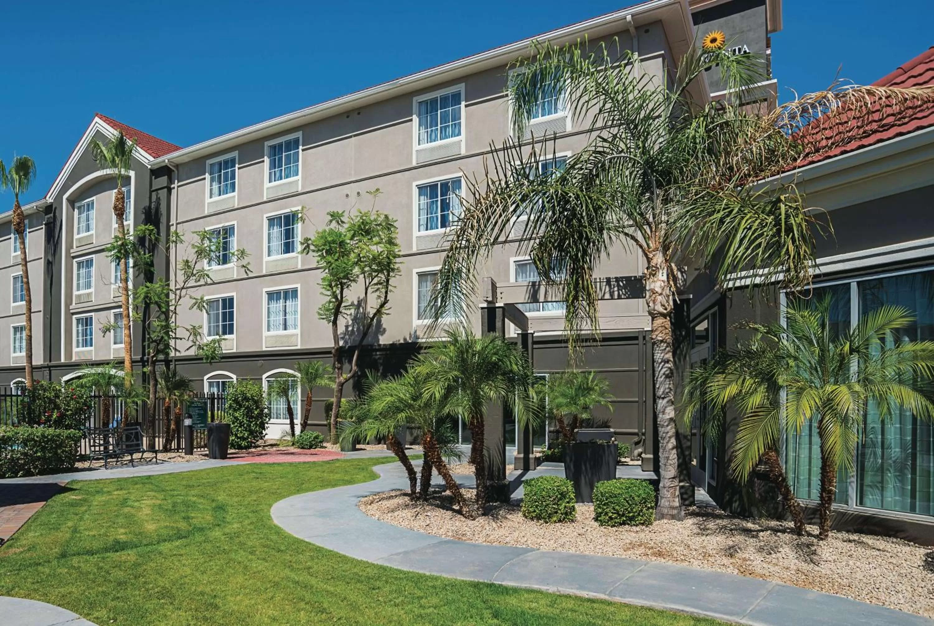 Property building in La Quinta by Wyndham Phoenix Chandler