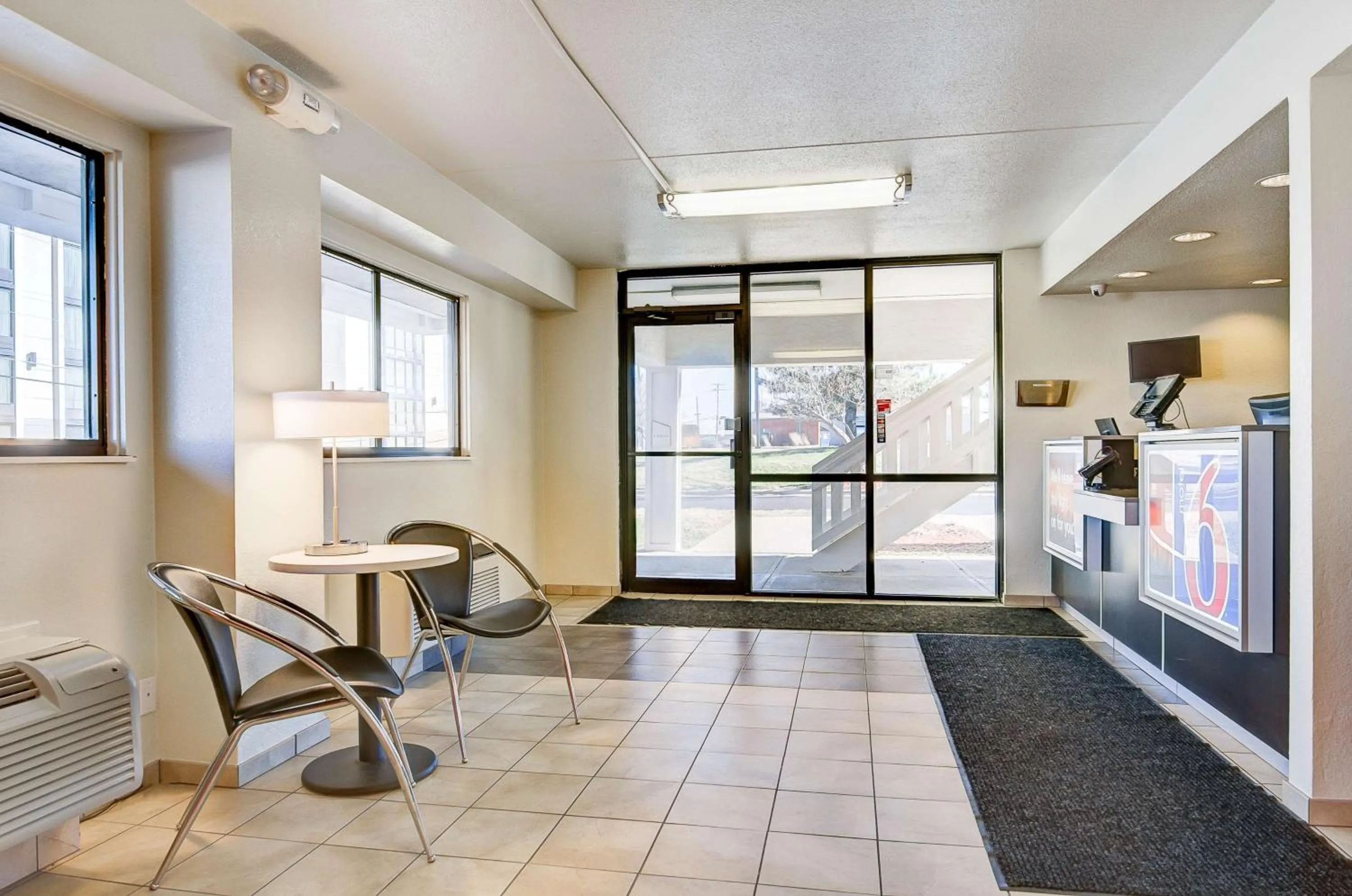 Lobby or reception in Motel 6-Springfield, MO - North
