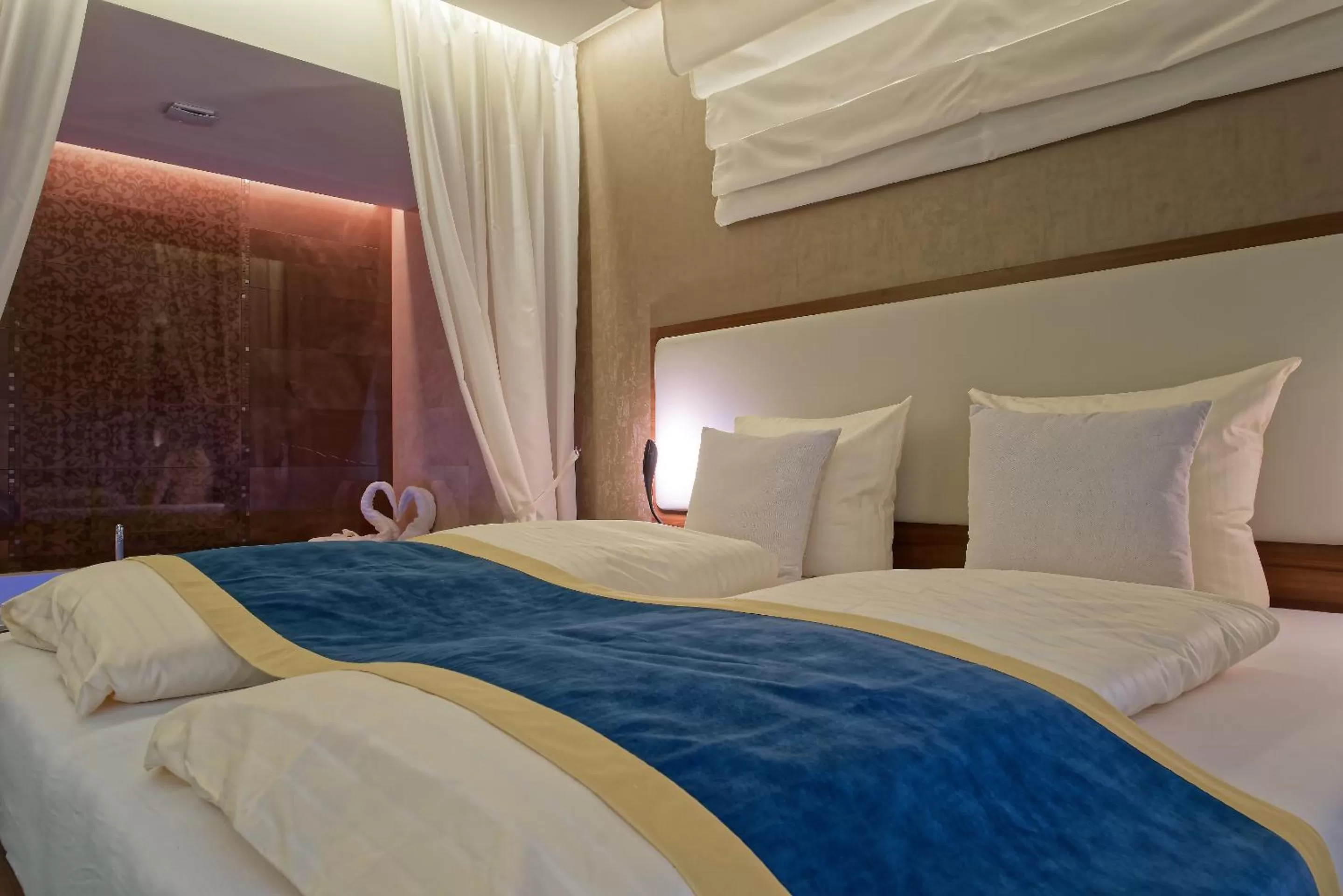 Photo of the whole room, Bed in Pension Laa Natura