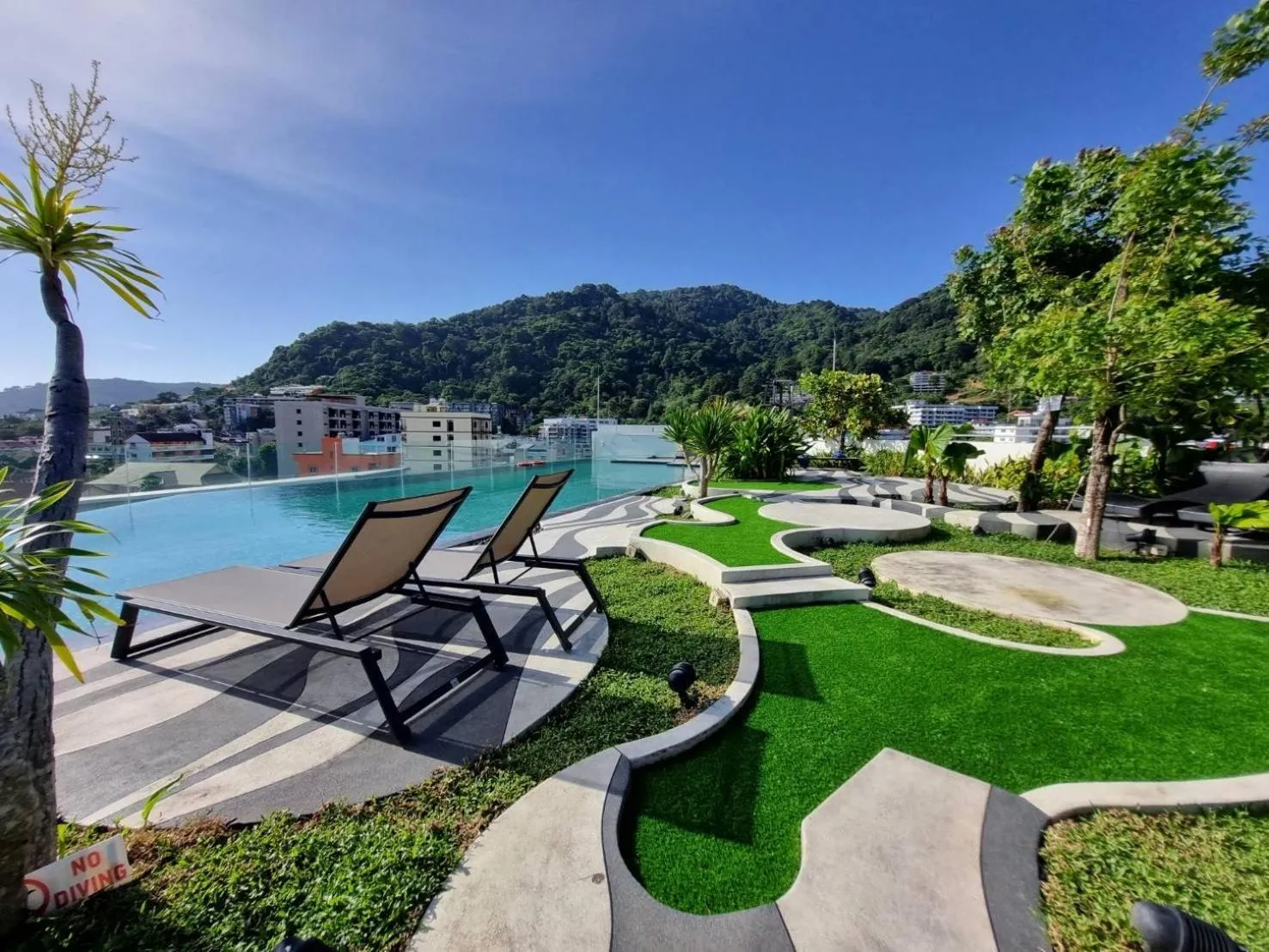 Swimming pool in Mercure Phuket Patong Journeyhub