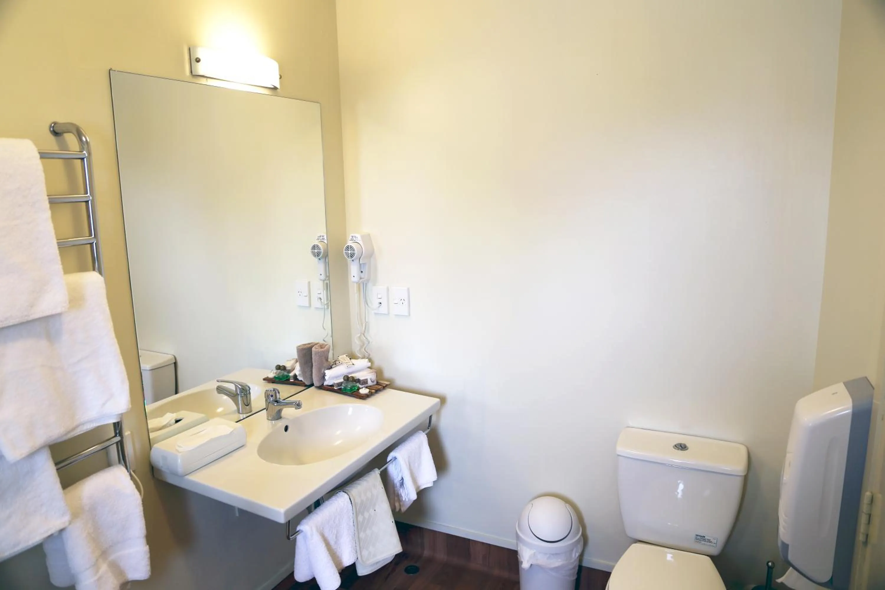 Bathroom in Abbots Hamilton – Hotel and Conference Centre