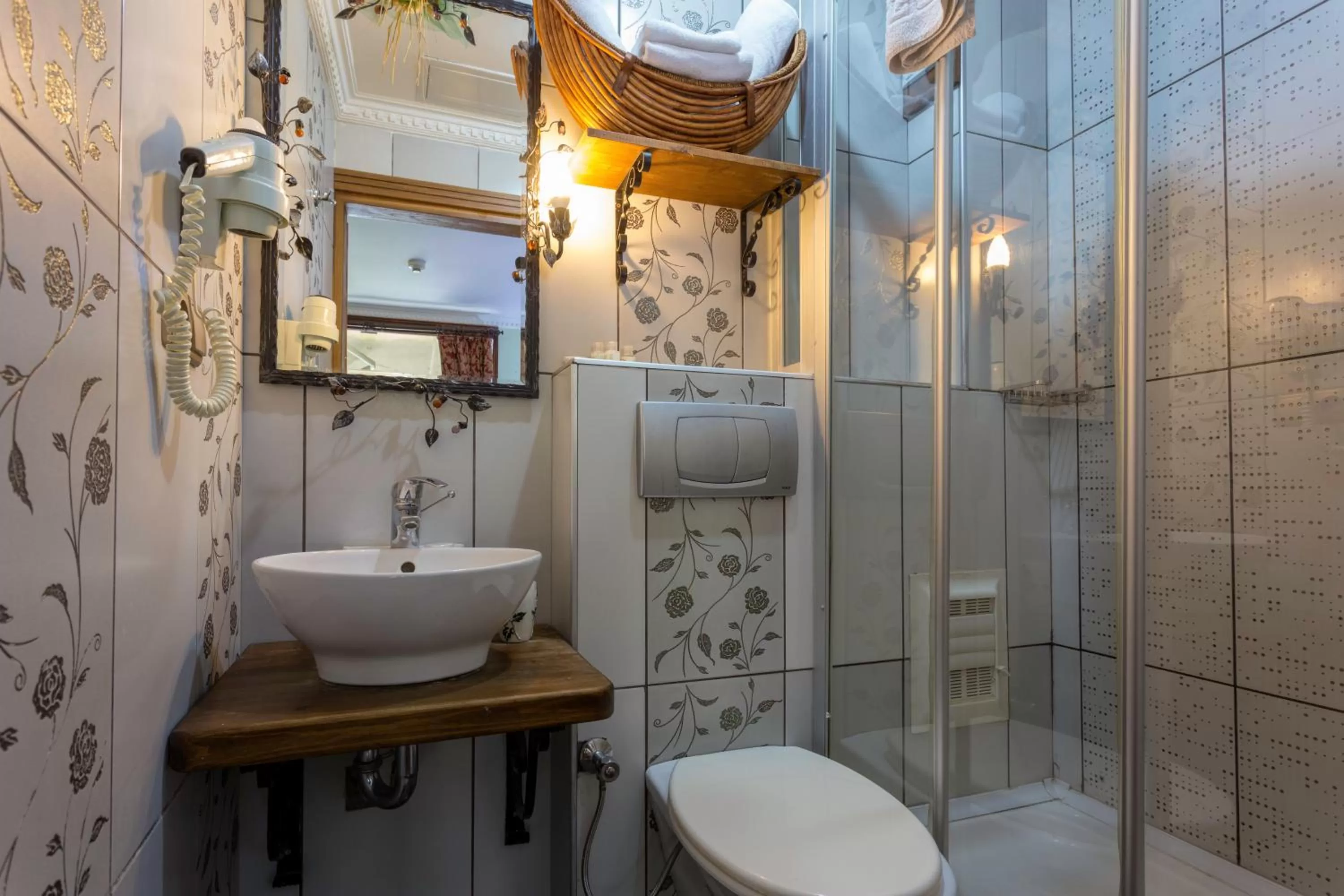 Bathroom in Sphendon Hotel