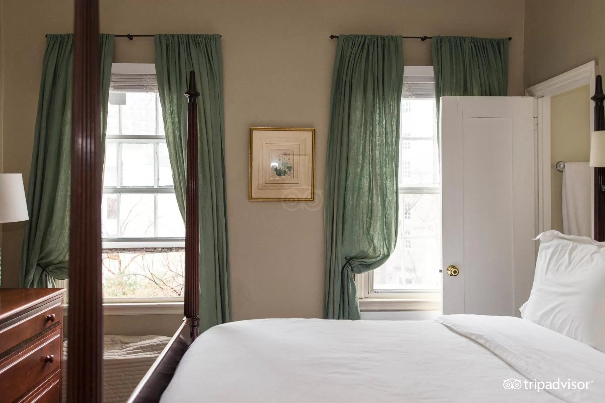 Bed in Incentra Village Hotel