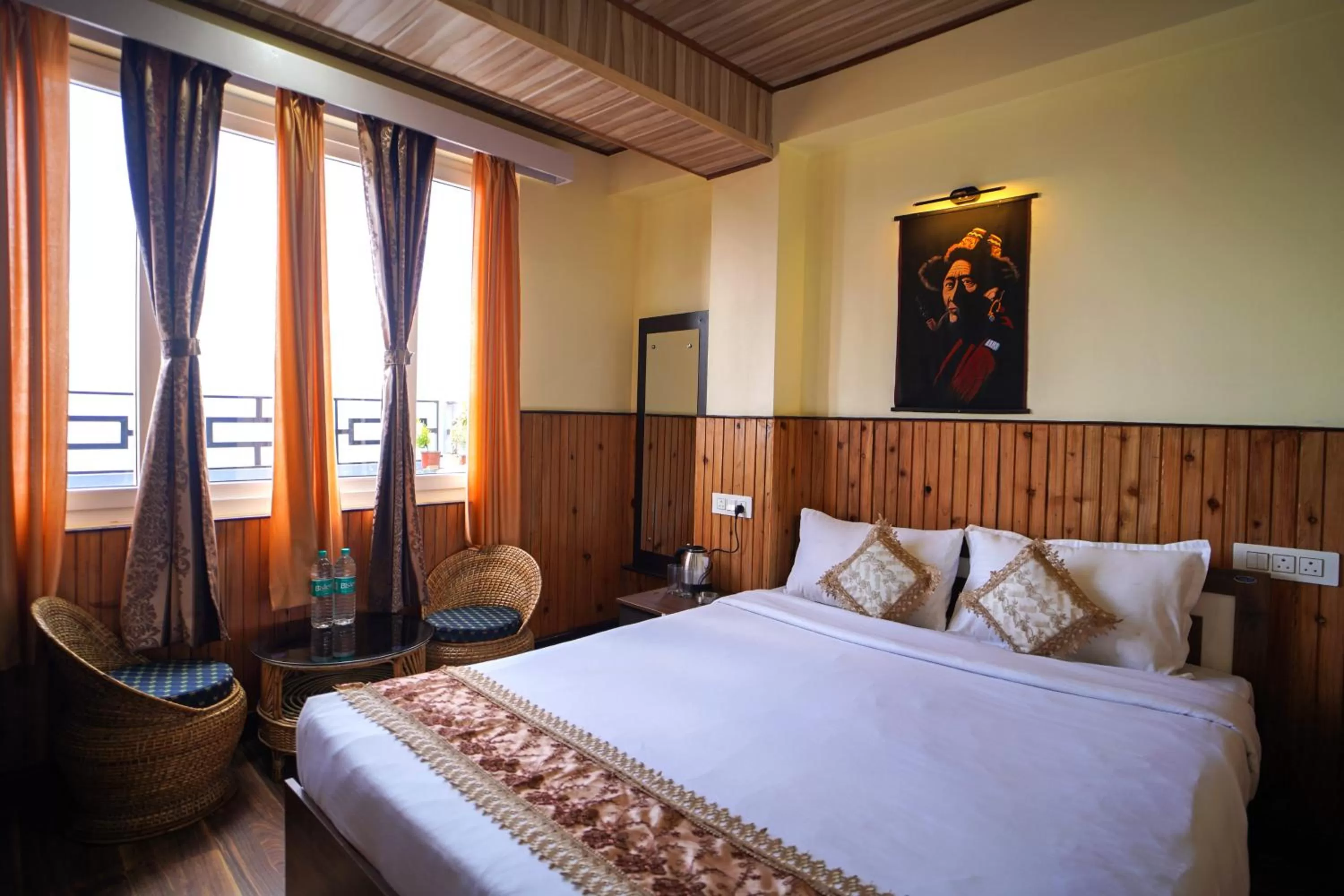 Bed in Hotel Hill Queen near Sherpa Gumba Darjeeling Mall 5 Min Couple Friendly