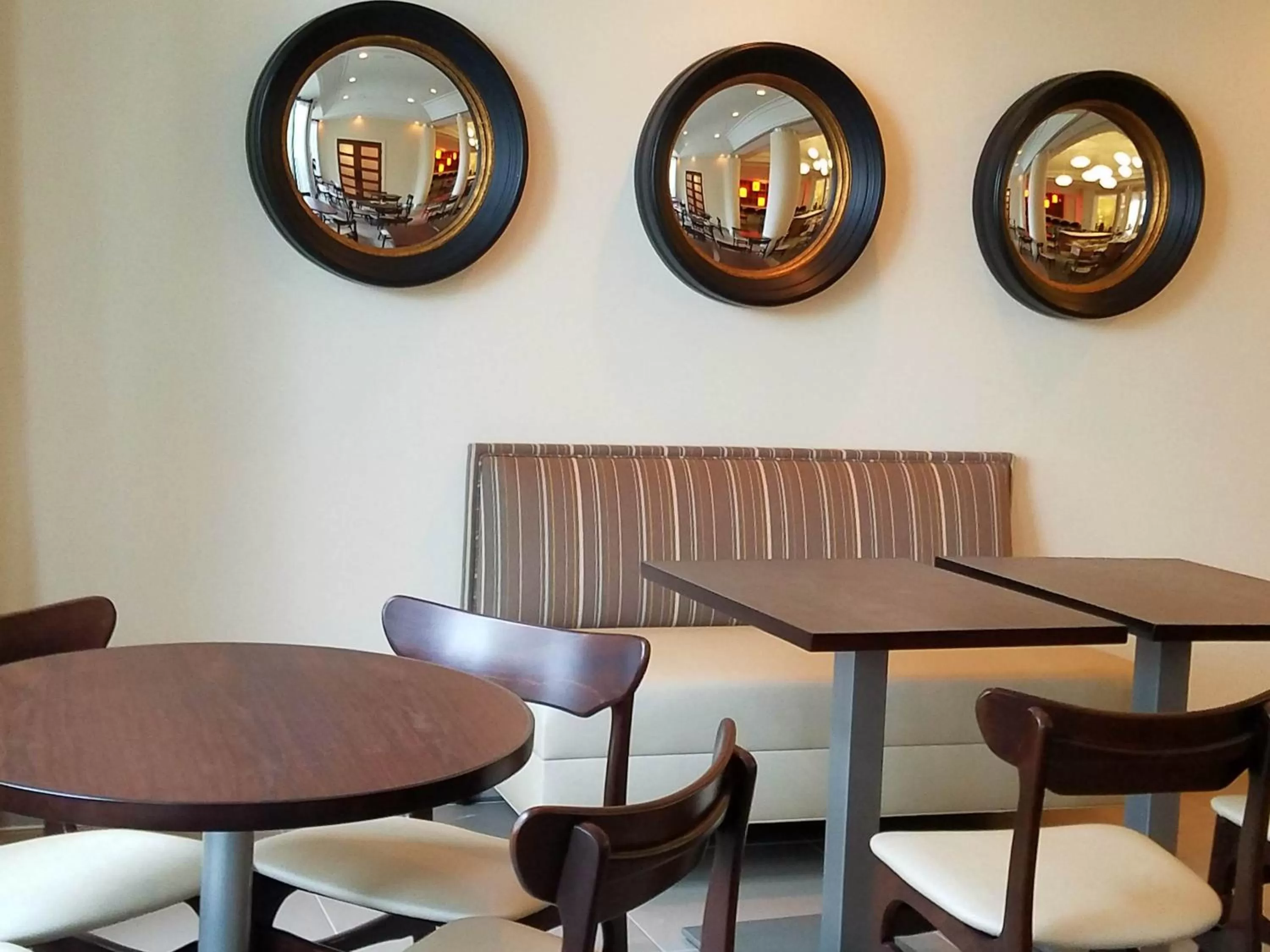 Restaurant/places to eat in Holiday Inn Irving Las Colinas by IHG