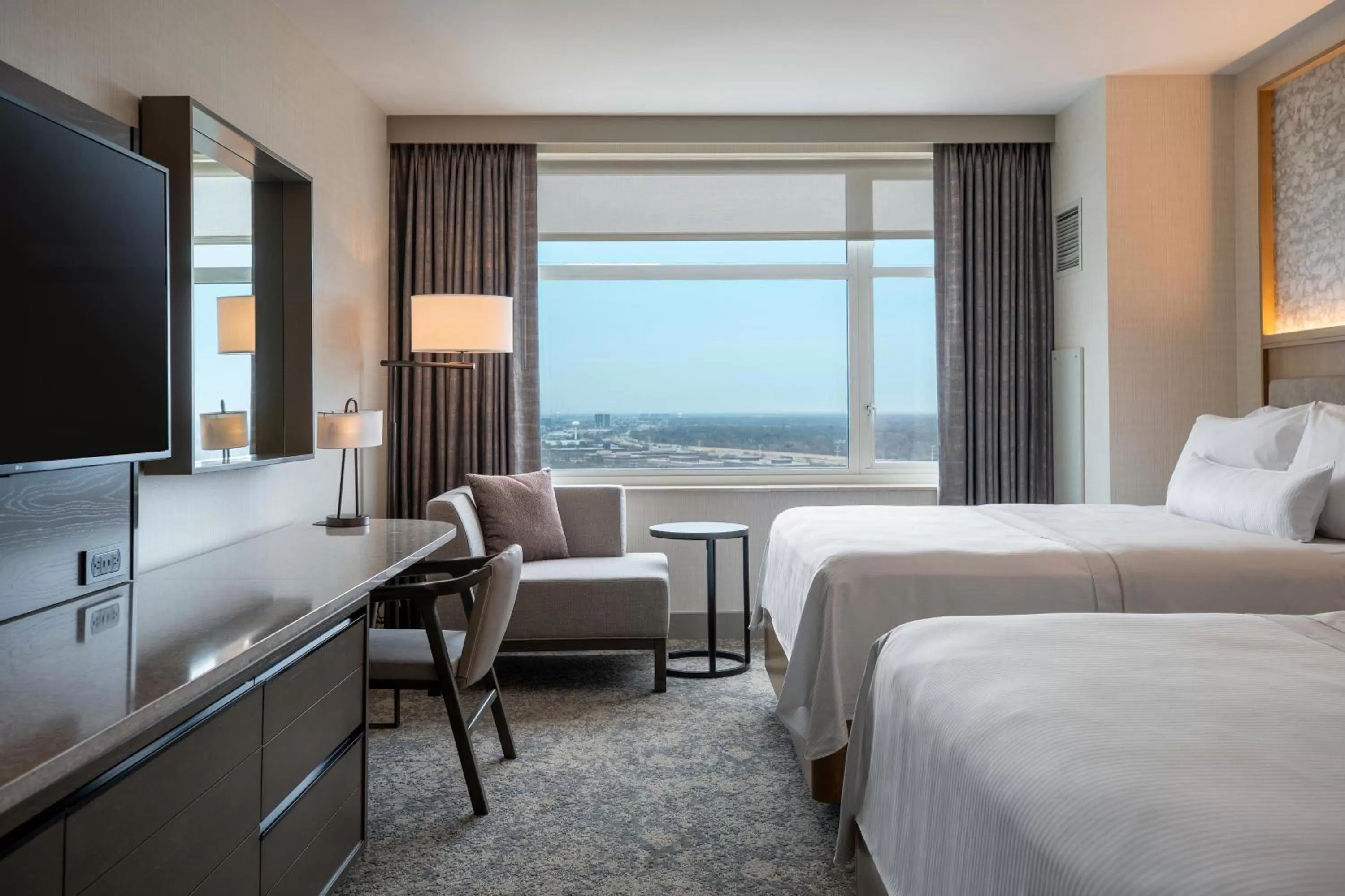 Photo of the whole room, Bed in The Westin Chicago Lombard