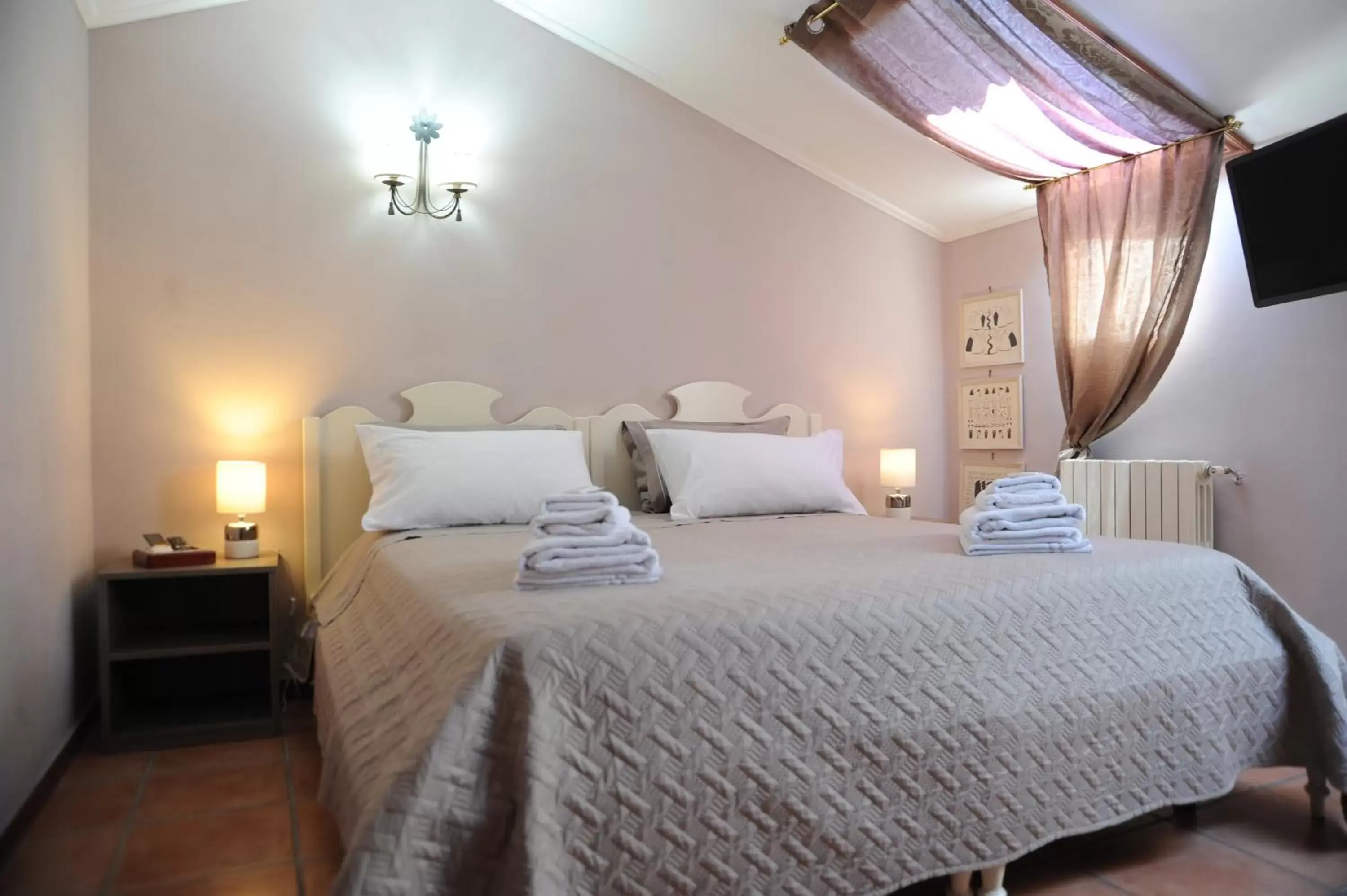 Twin Room with Extra Bed - single occupancy in RESIDENZA D'ORIA B&B Twin Room with Extra Bed - single occupancy in RESIDENZA D'ORIA B&B