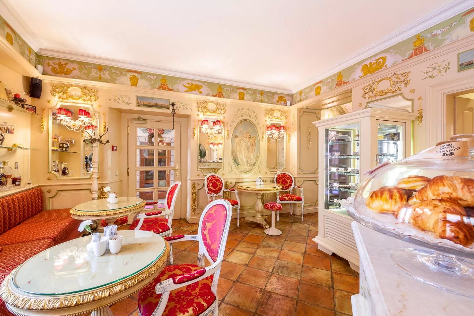 Restaurant/places to eat in Alchymist Grand Hotel and Spa