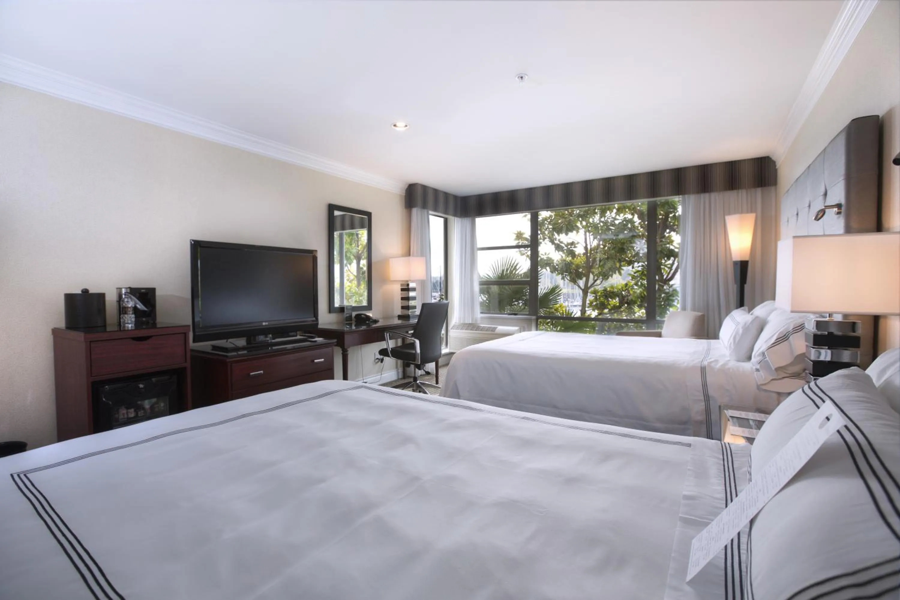 Bedroom, Bed in Granville Island Hotel