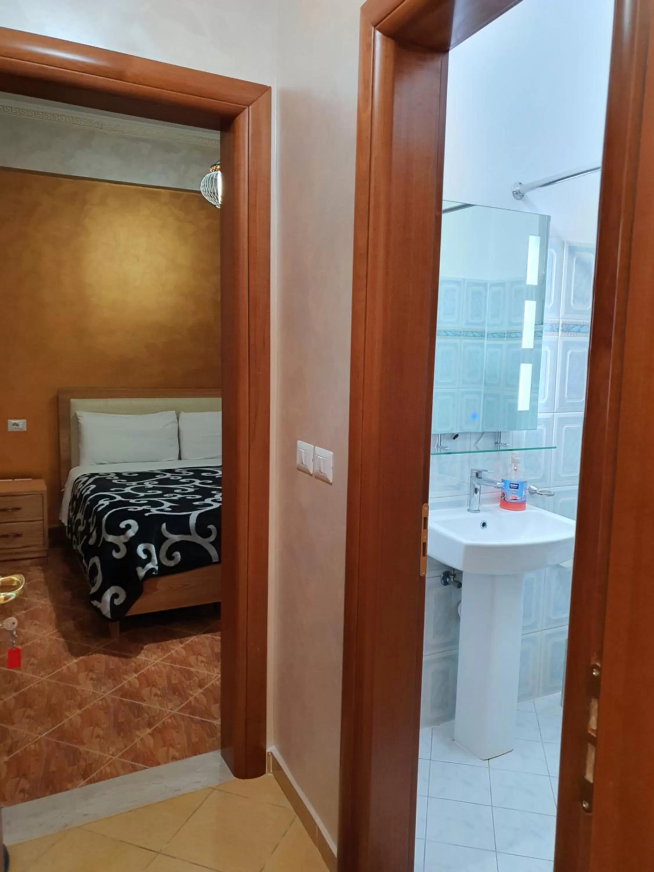 Bathroom in Kompleksi GJONI