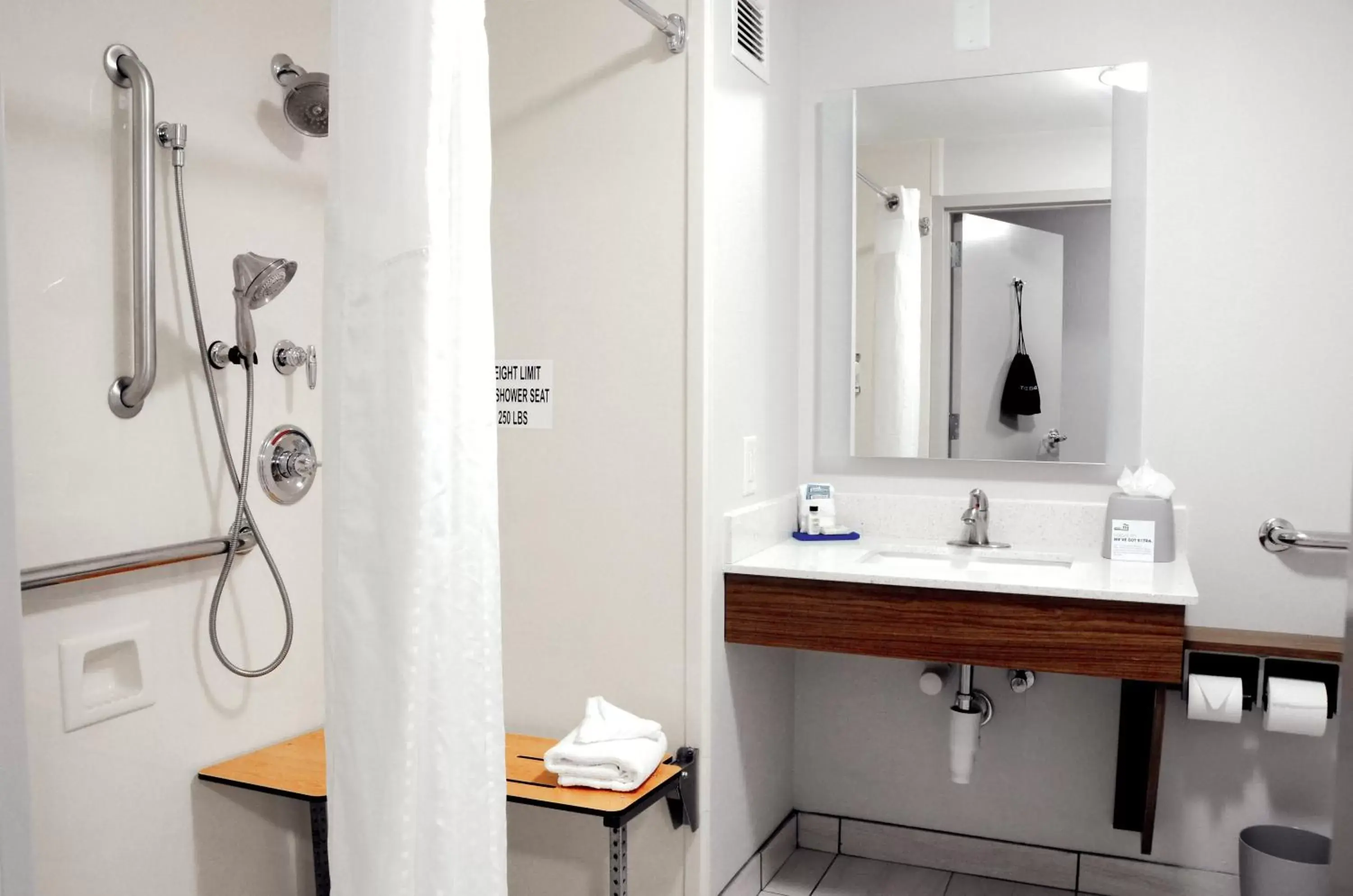 Suite - Disability Access/ Roll in Shower - Non Smoking in Holiday Inn Express Hotel & Suites Mount Juliet - Nashville Area, an IHG Hotel Suite - Disability Access/ Roll in Shower - Non Smoking in Holiday Inn Express Hotel & Suites Mount Juliet - Nashville Area, an IHG Hotel