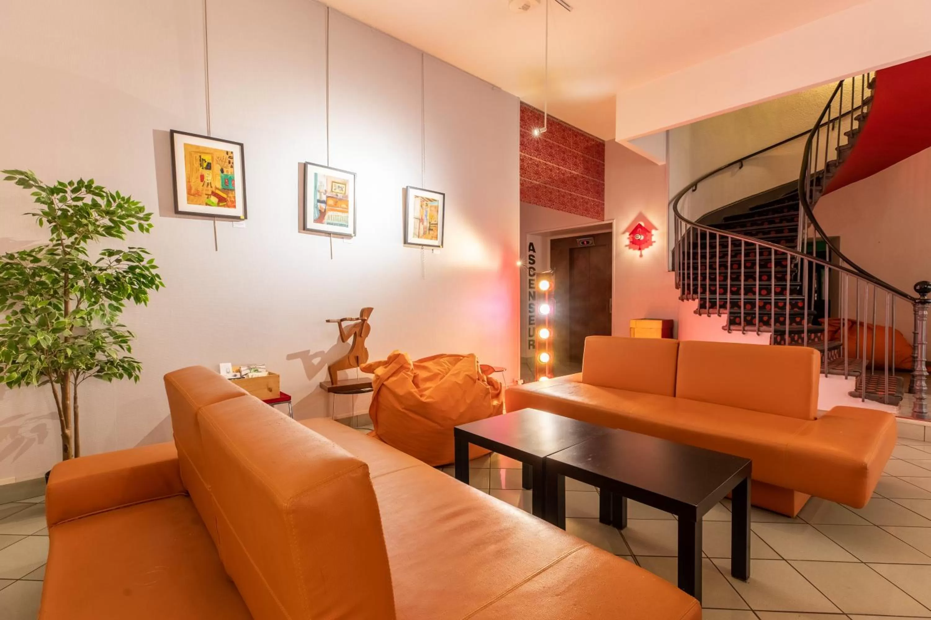 Living room in CIT'HÔTEL LE DAV Clermont-Ferrand Centre