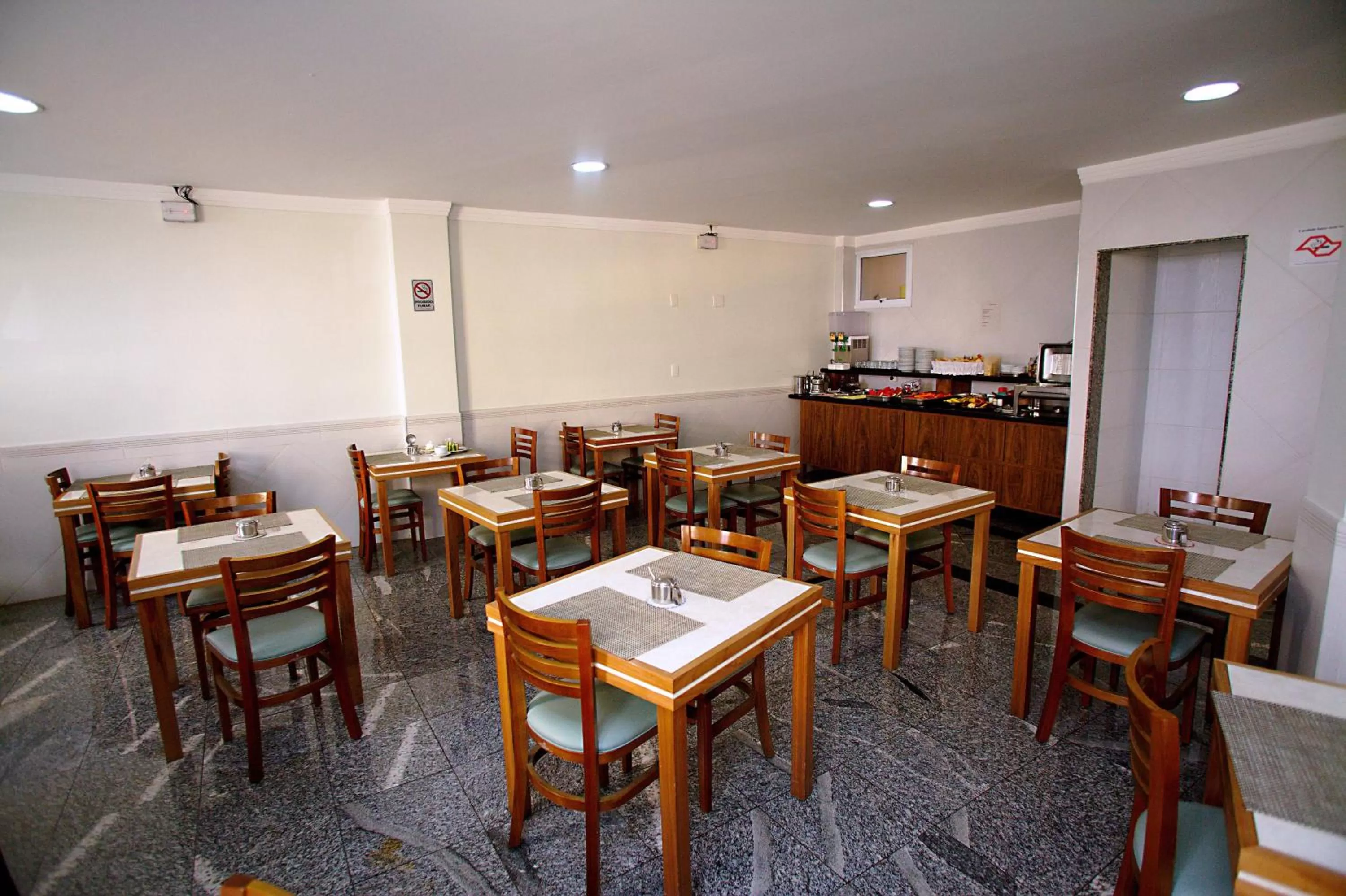 Restaurant/places to eat in Cinelandia Hotel