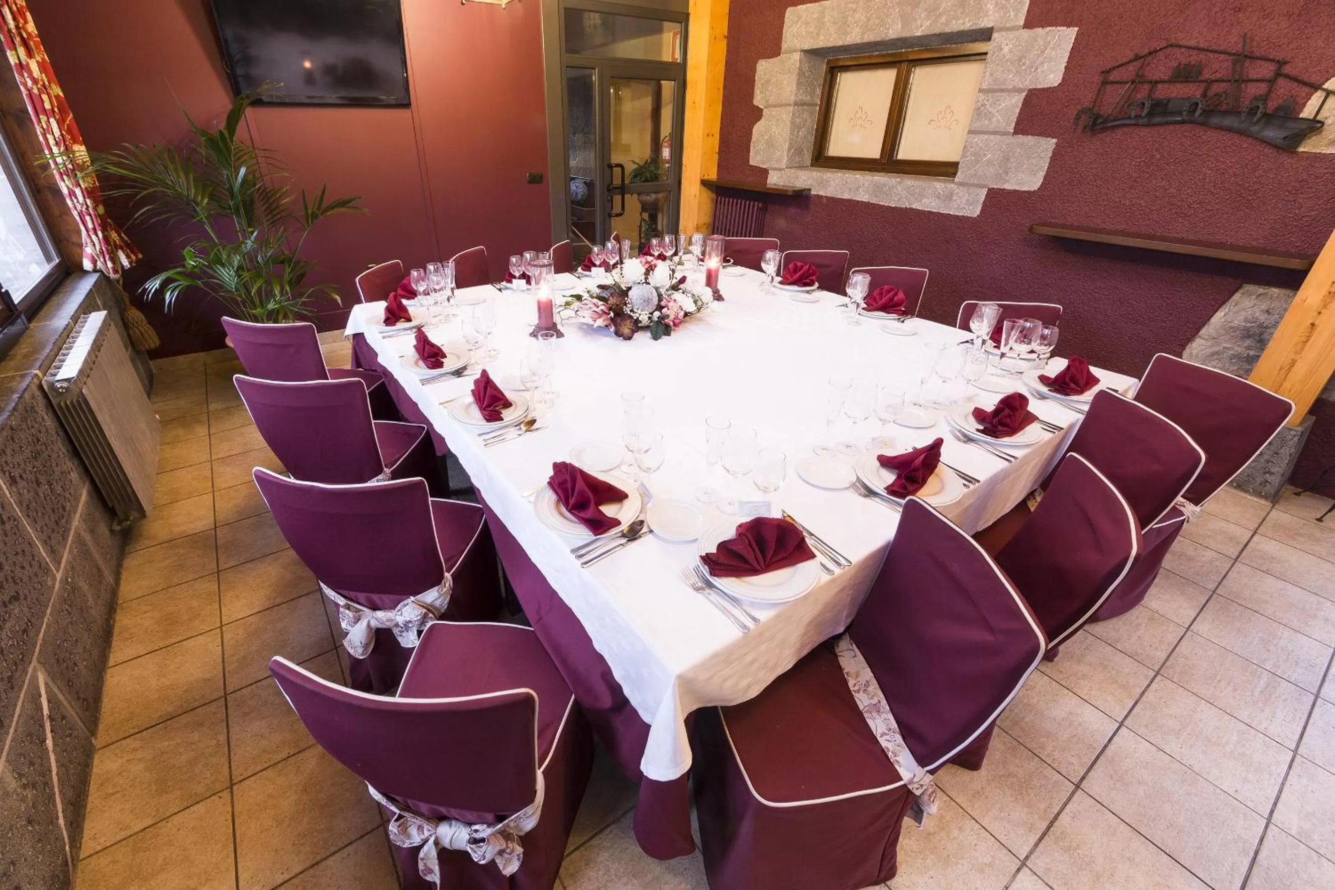 Restaurant/places to eat in Hotel Larrañaga