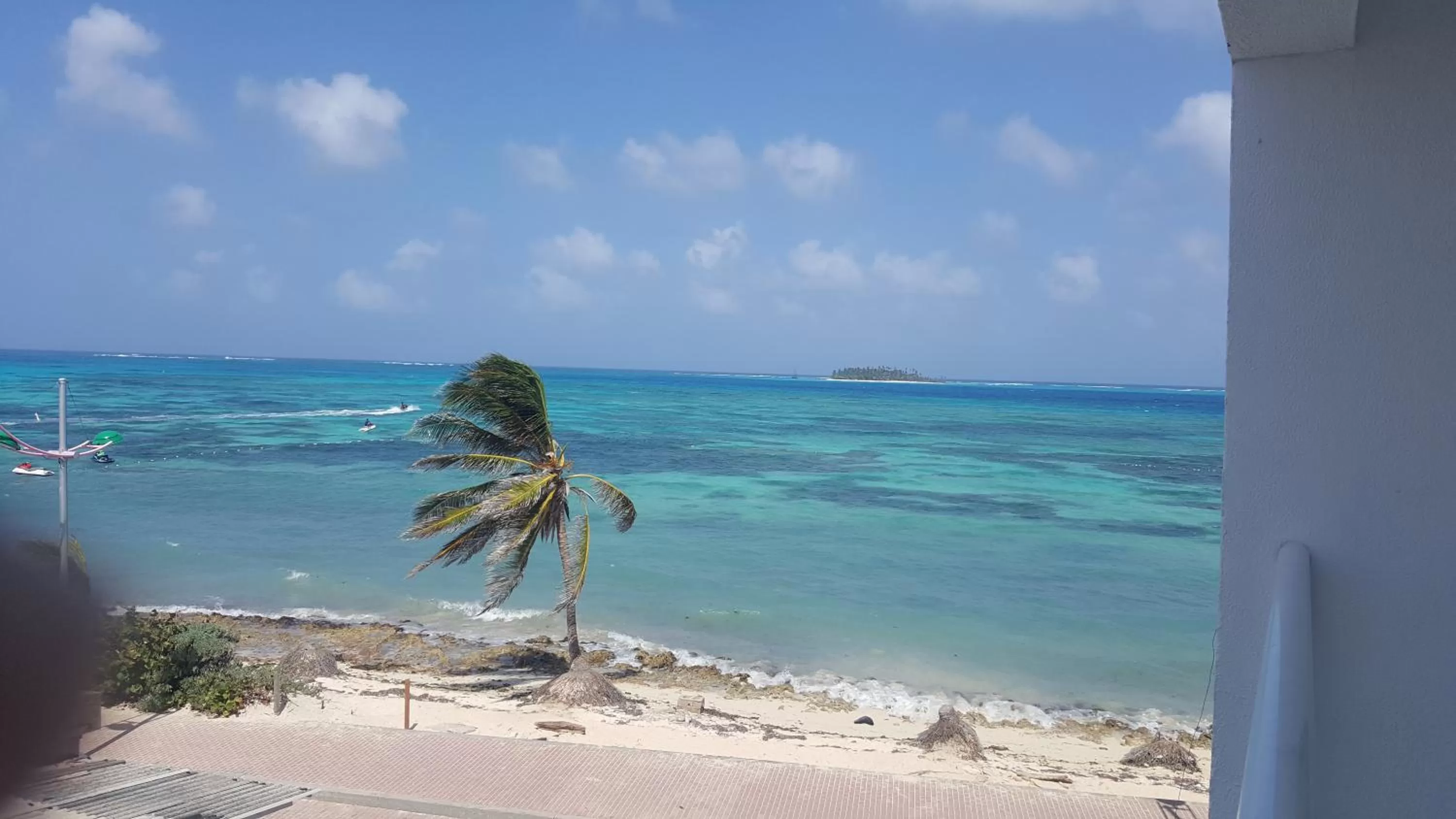 Day, Beach in Caribbean Island Hotel Piso 2