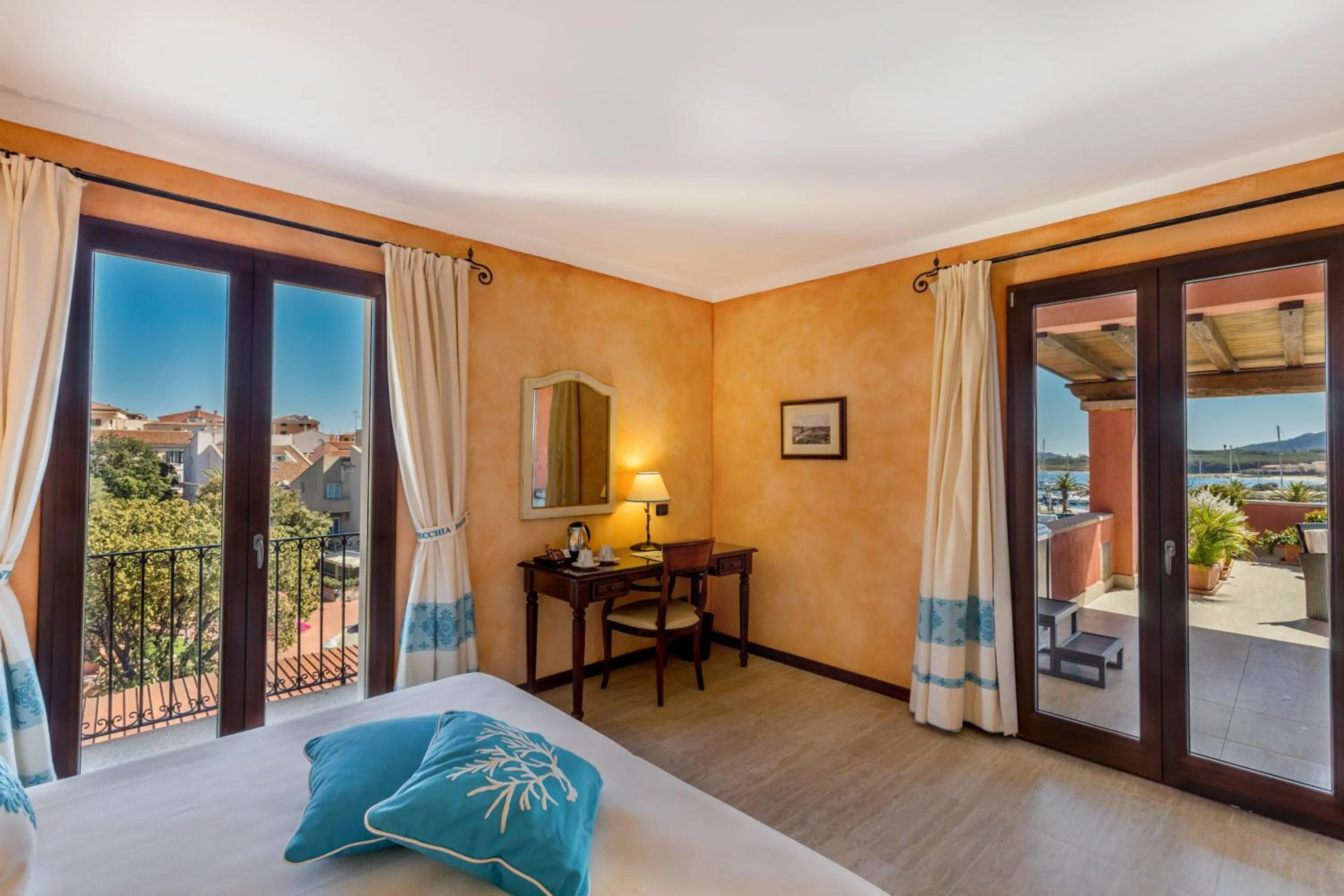 Coffee/tea facilities, Bed in La Vecchia Fonte Boutique Hotel