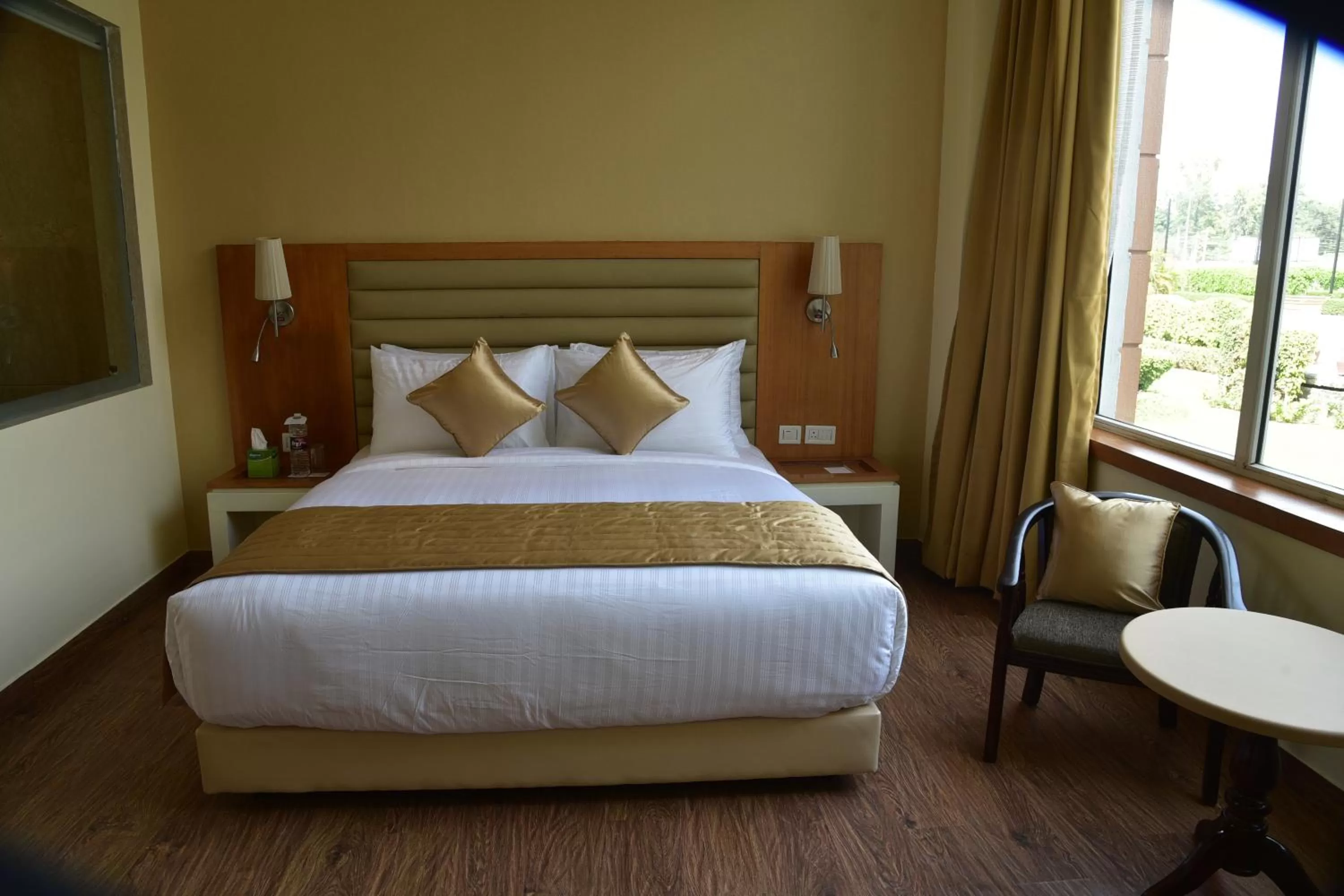 Photo of the whole room, Bed in Opulent by Udman Chhattarpur